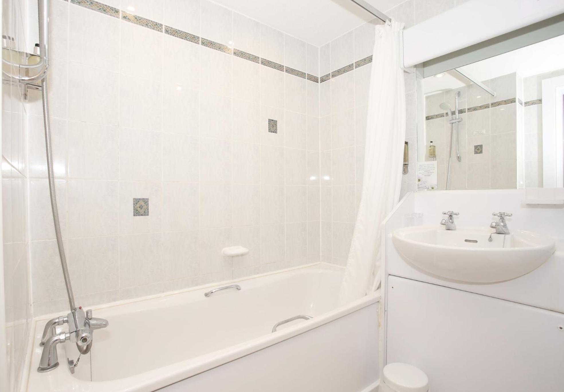 Standard Twin Room - Non-Smoking - Photo 6