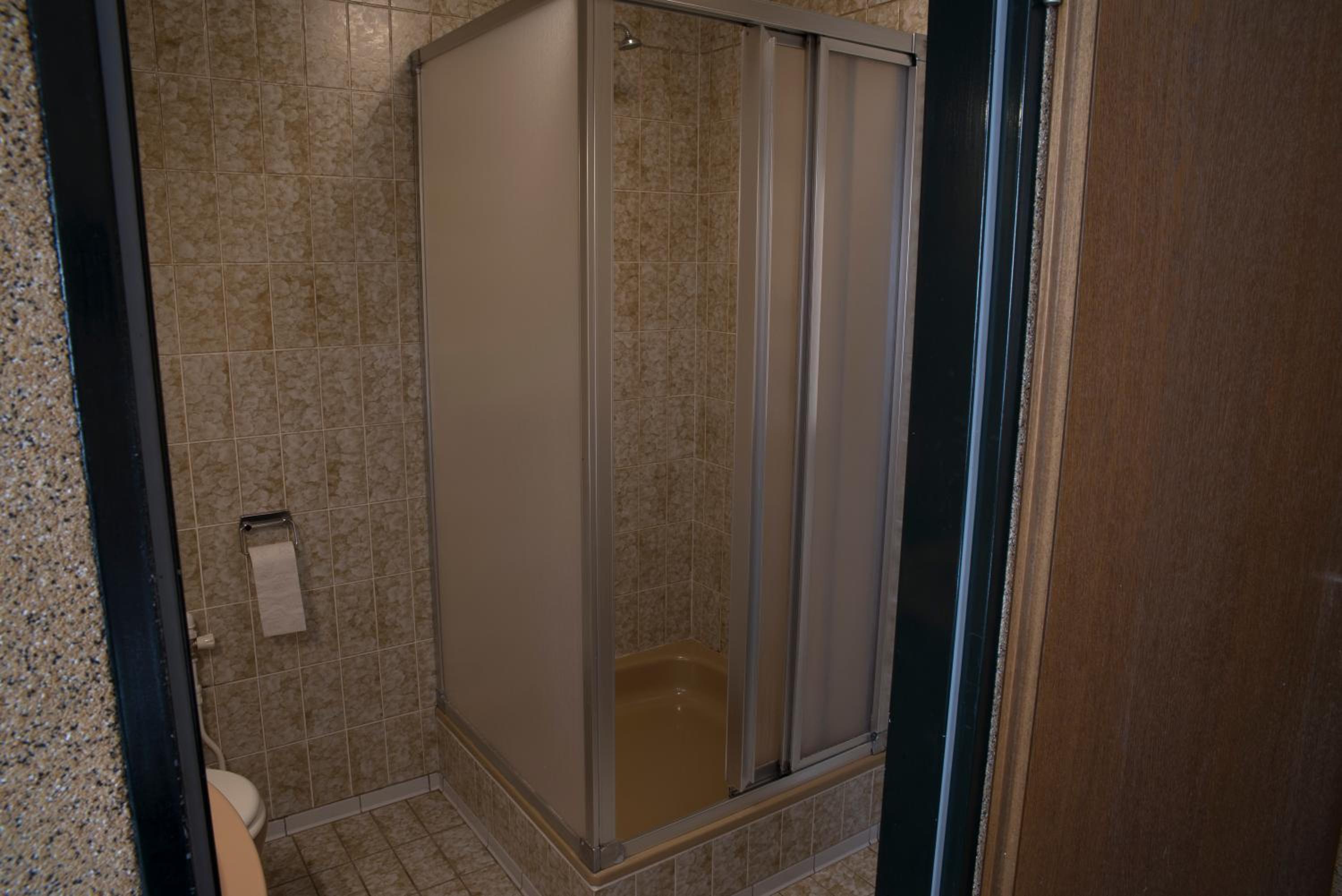 Standard Twin Room - Photo 2