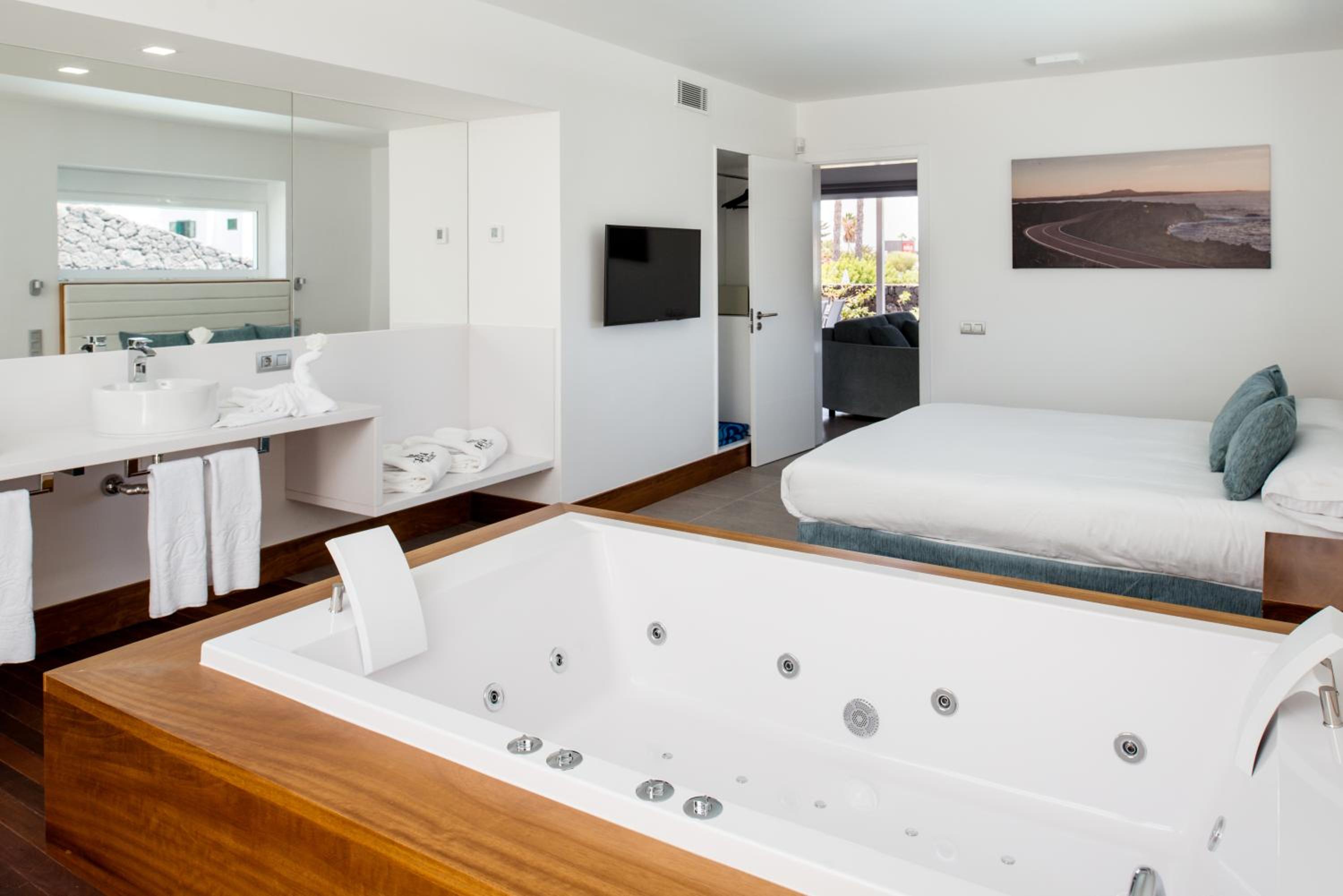Deluxe Two-Bedroom Villa with Private Pool photo 1