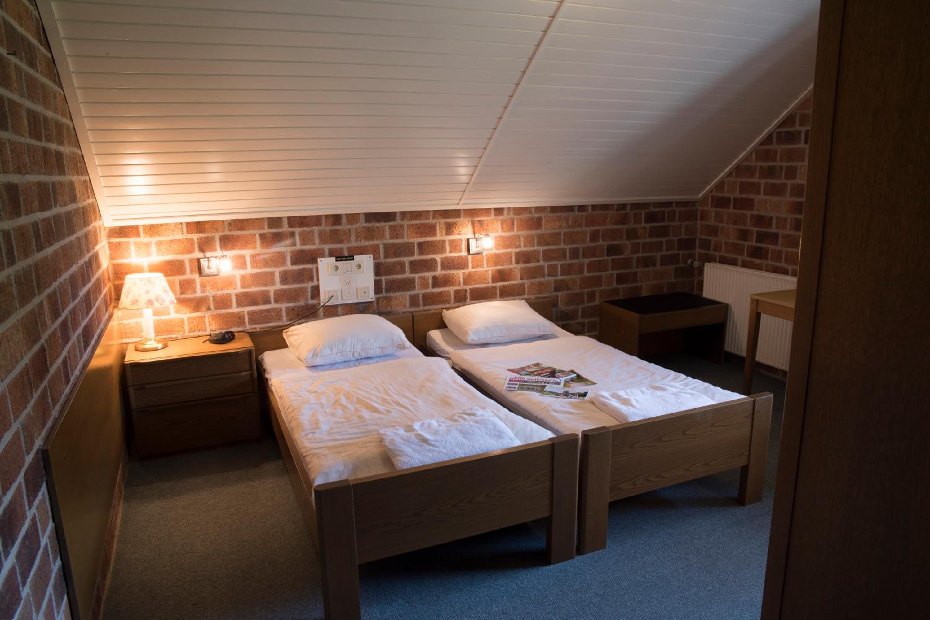 Standard Twin Room - Photo 1