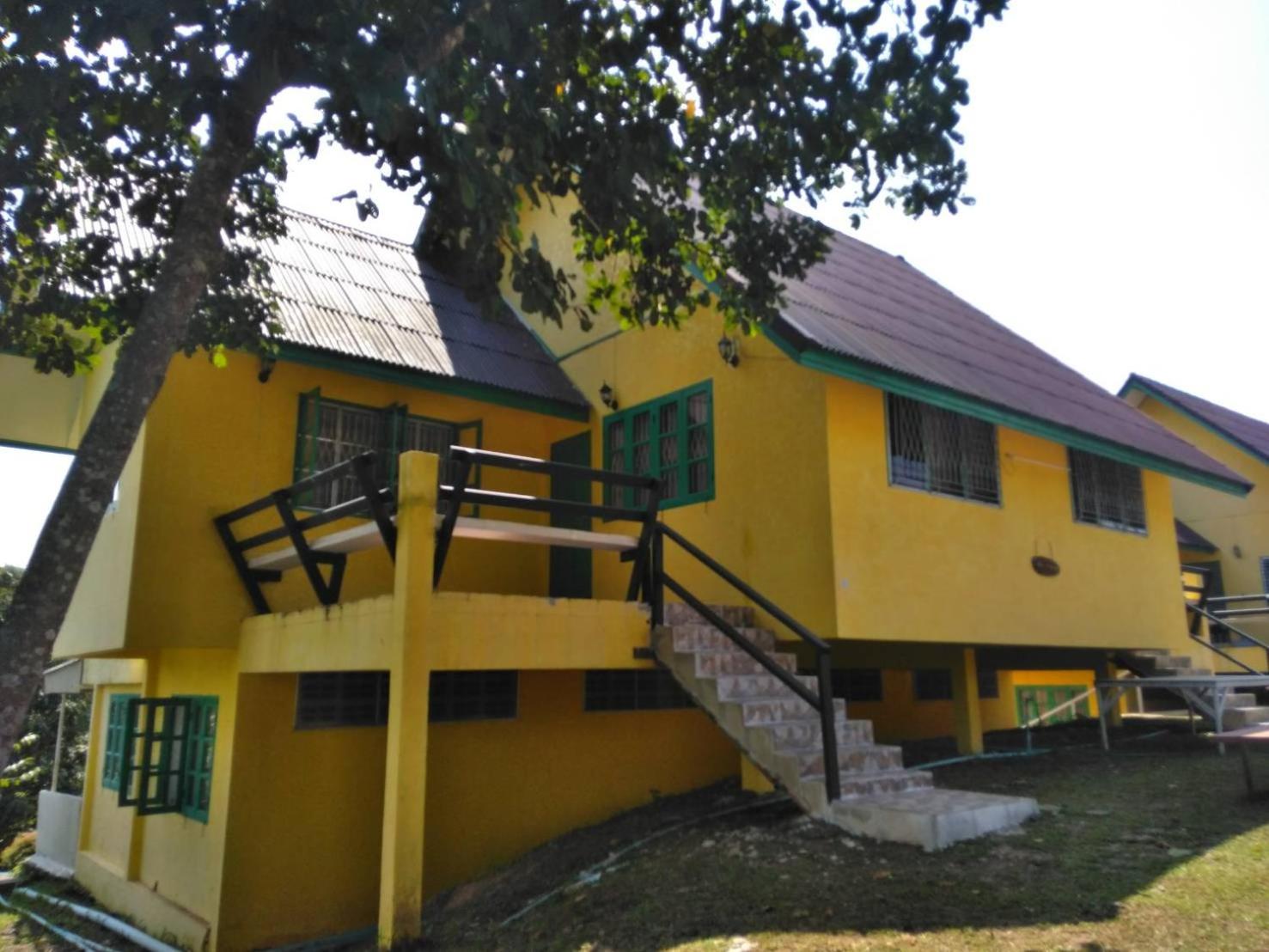 Eight-Bedroom House photo 3