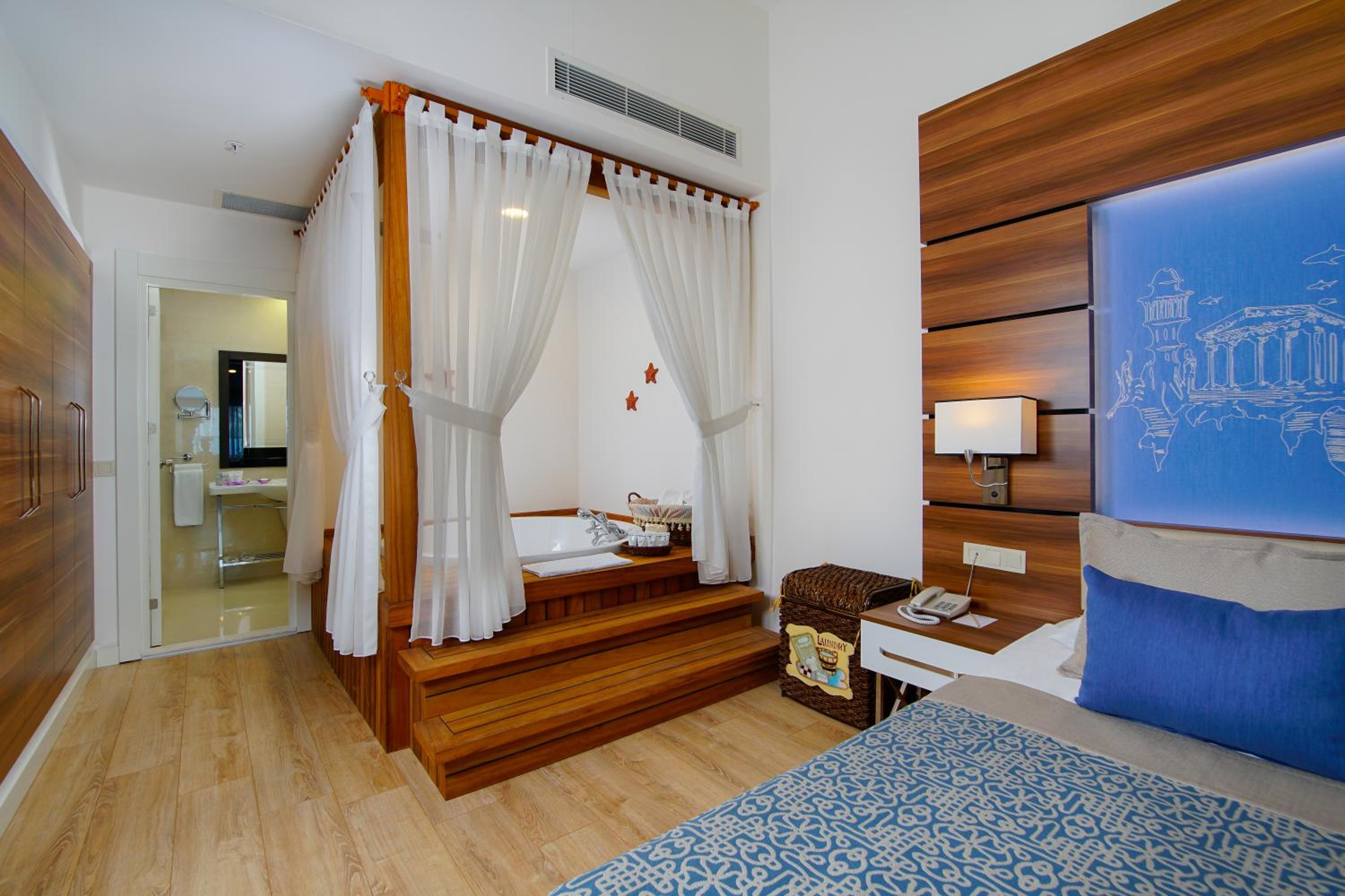 Suite with Spa Bath