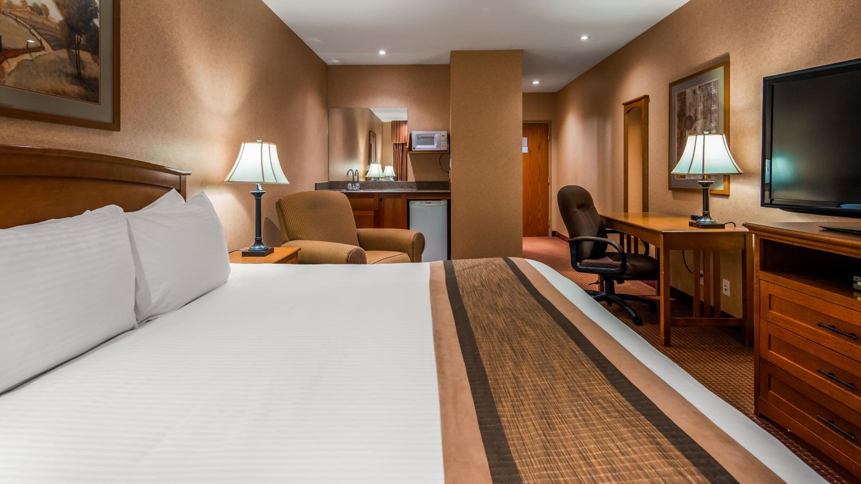 Deluxe King Room - Non-Smoking - Photo 1