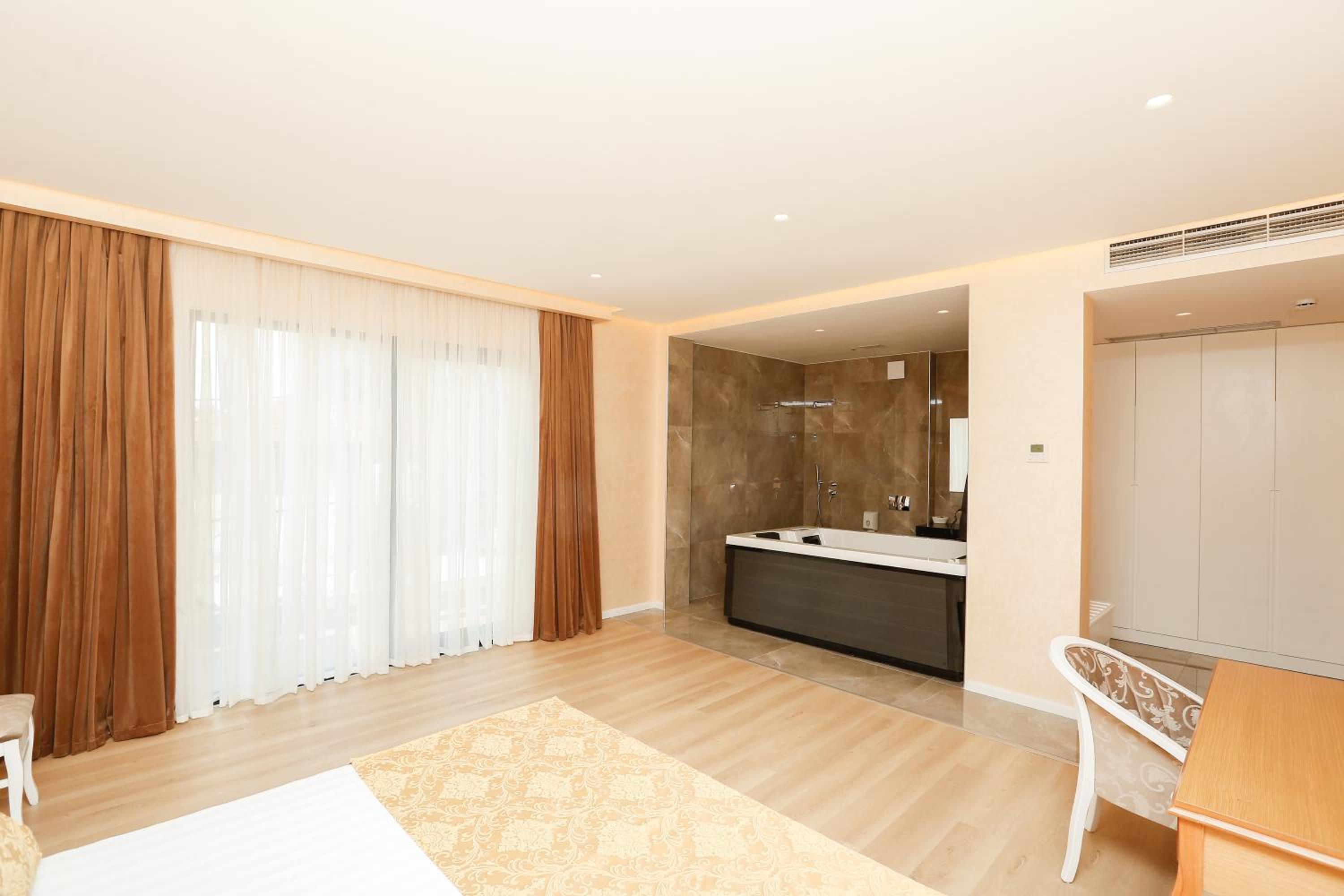 Suite with Free Parking and Wi-Fi photo 3
