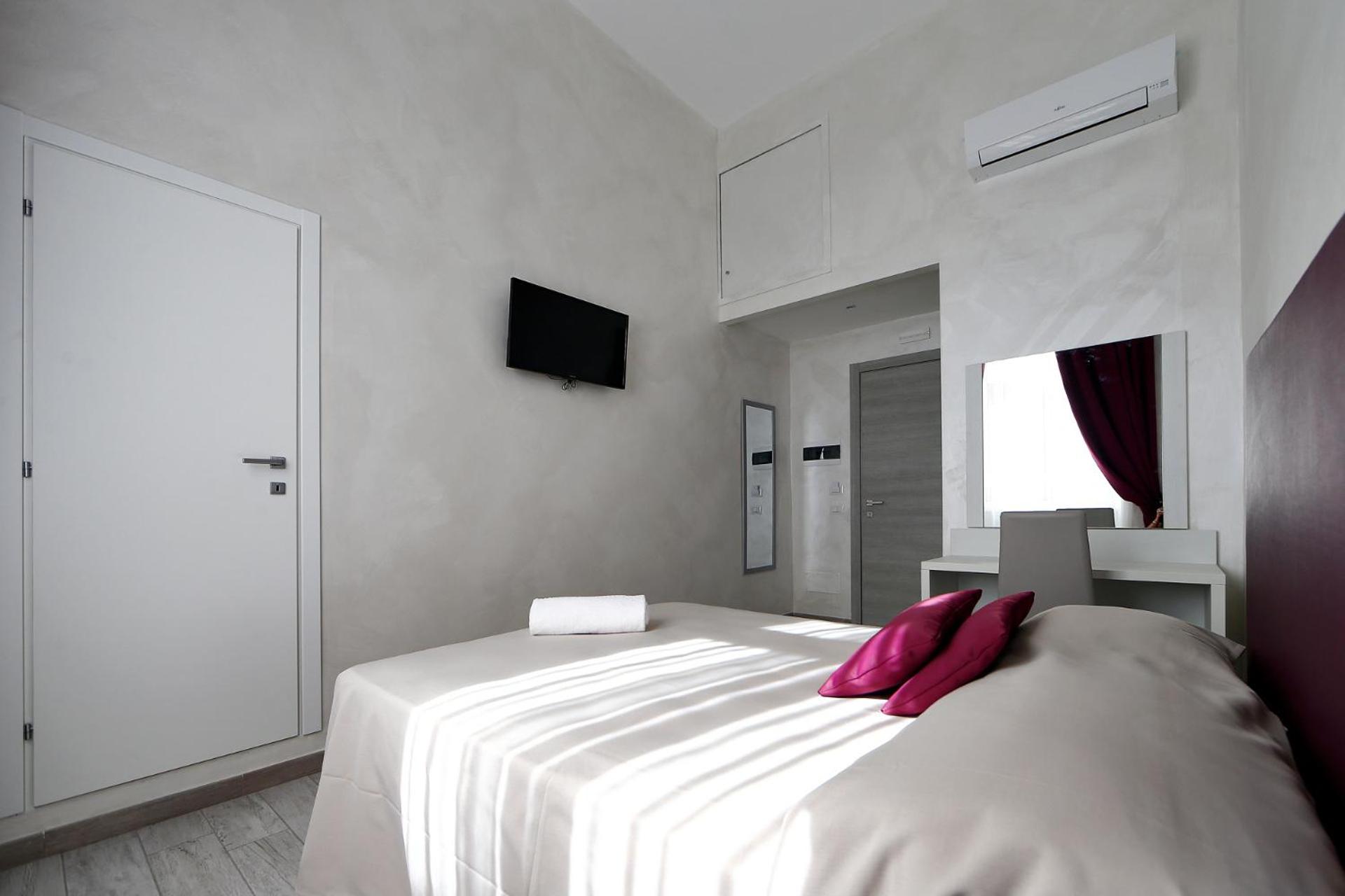Single Room with Private Bathroom photo 1