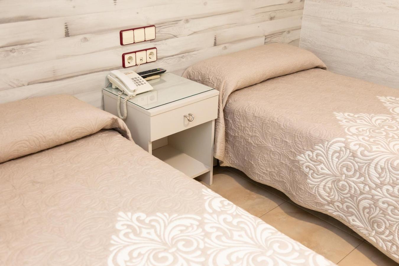 Twin Room - Photo 1