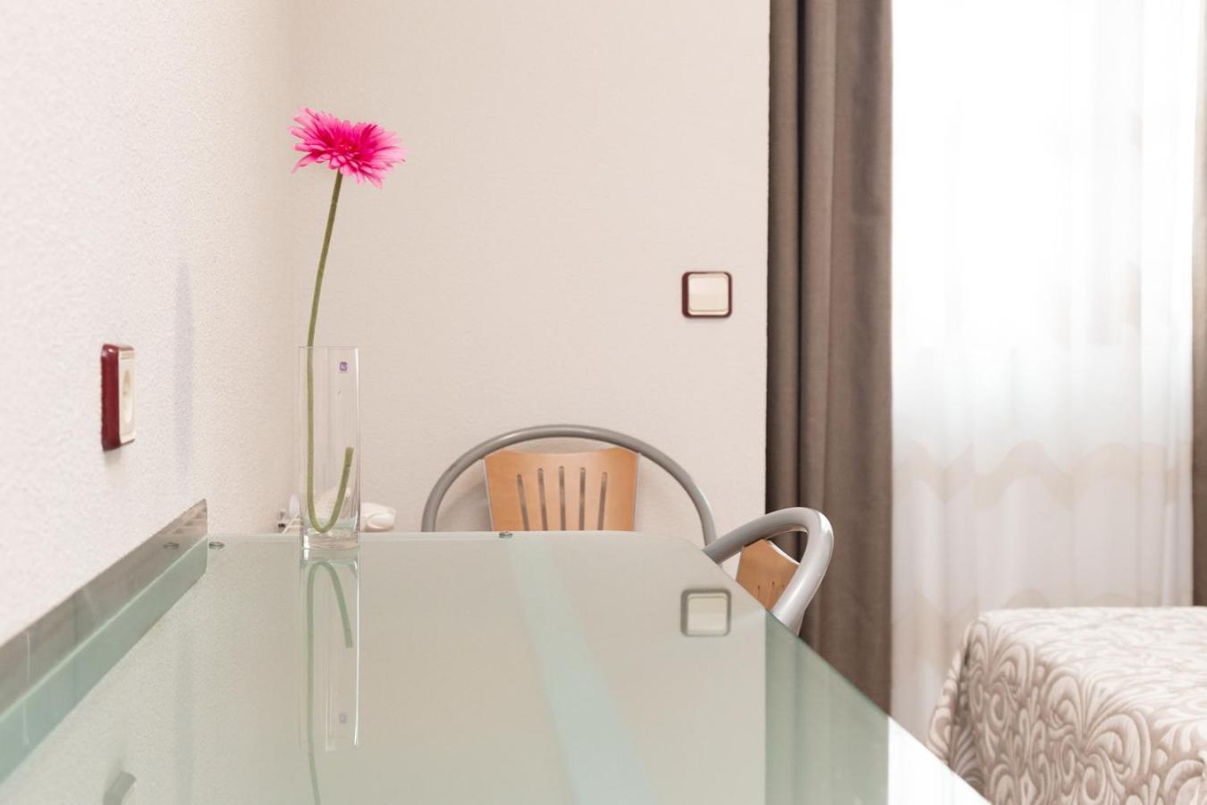 Twin Room - Photo 19