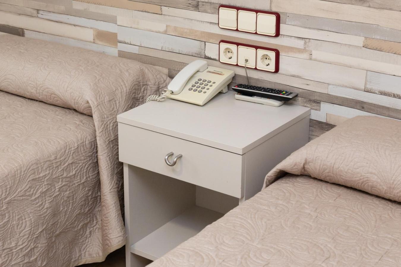 Twin Room - Photo 4