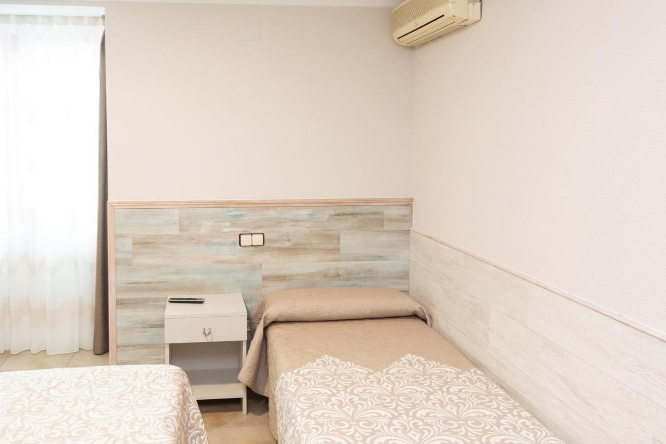 Twin Room - Photo 7