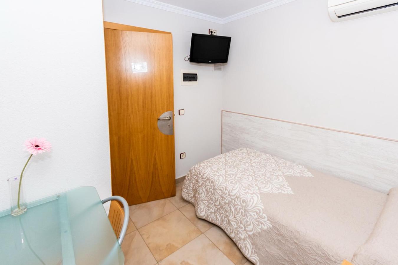 Single Room photo 3