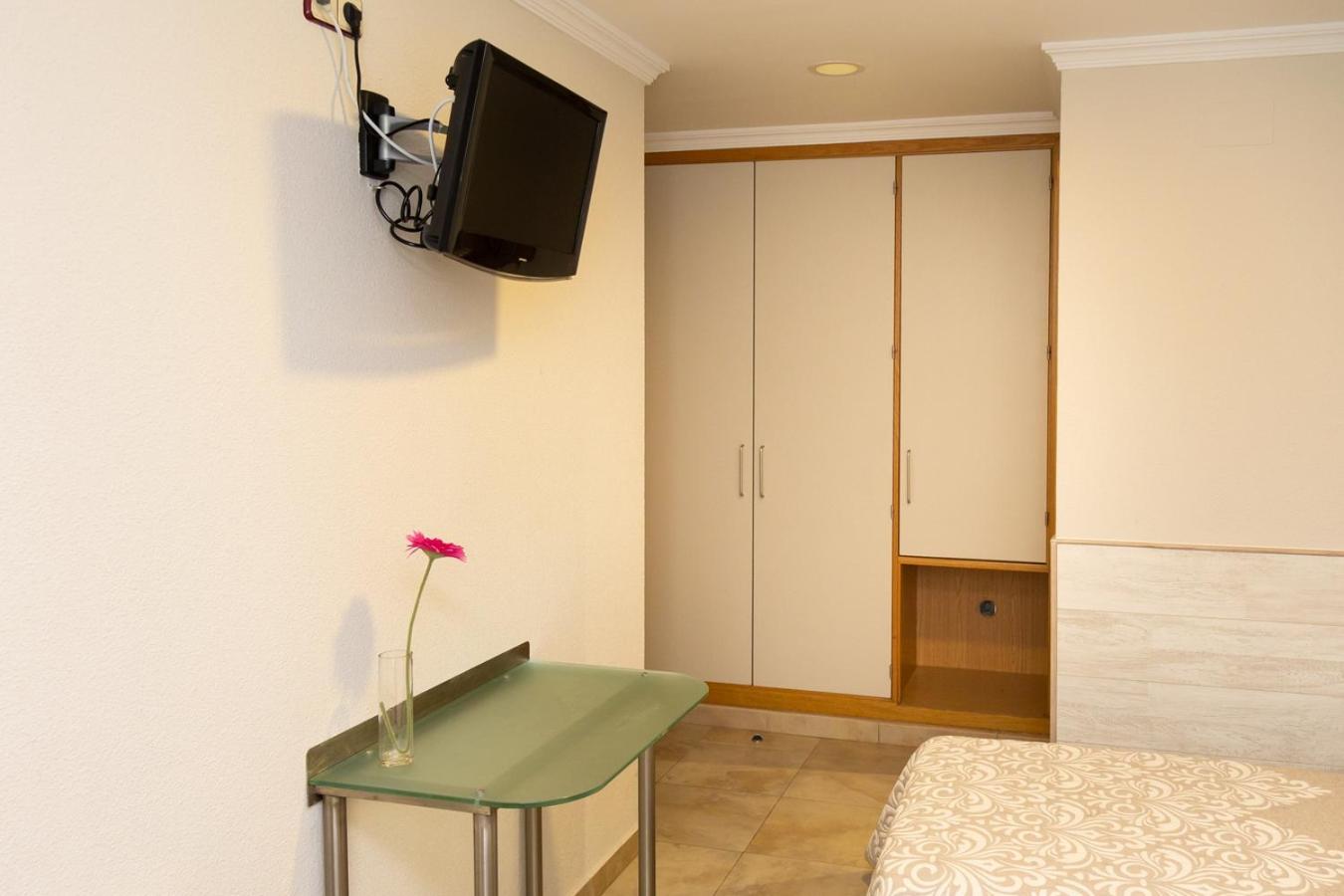 Twin Room - Photo 29