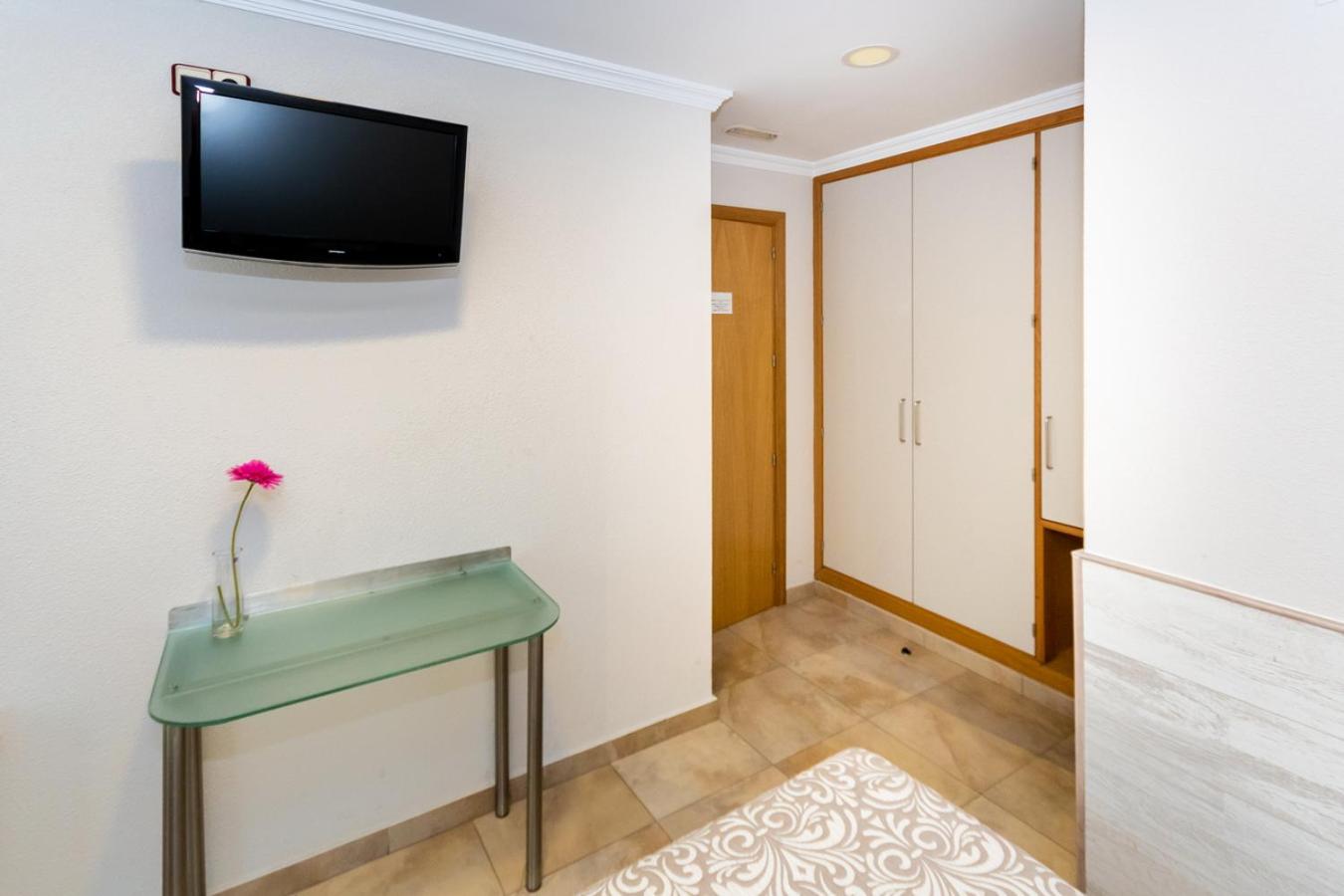 Twin Room - Photo 27