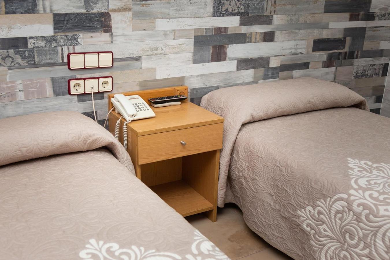 Twin Room - Photo 24