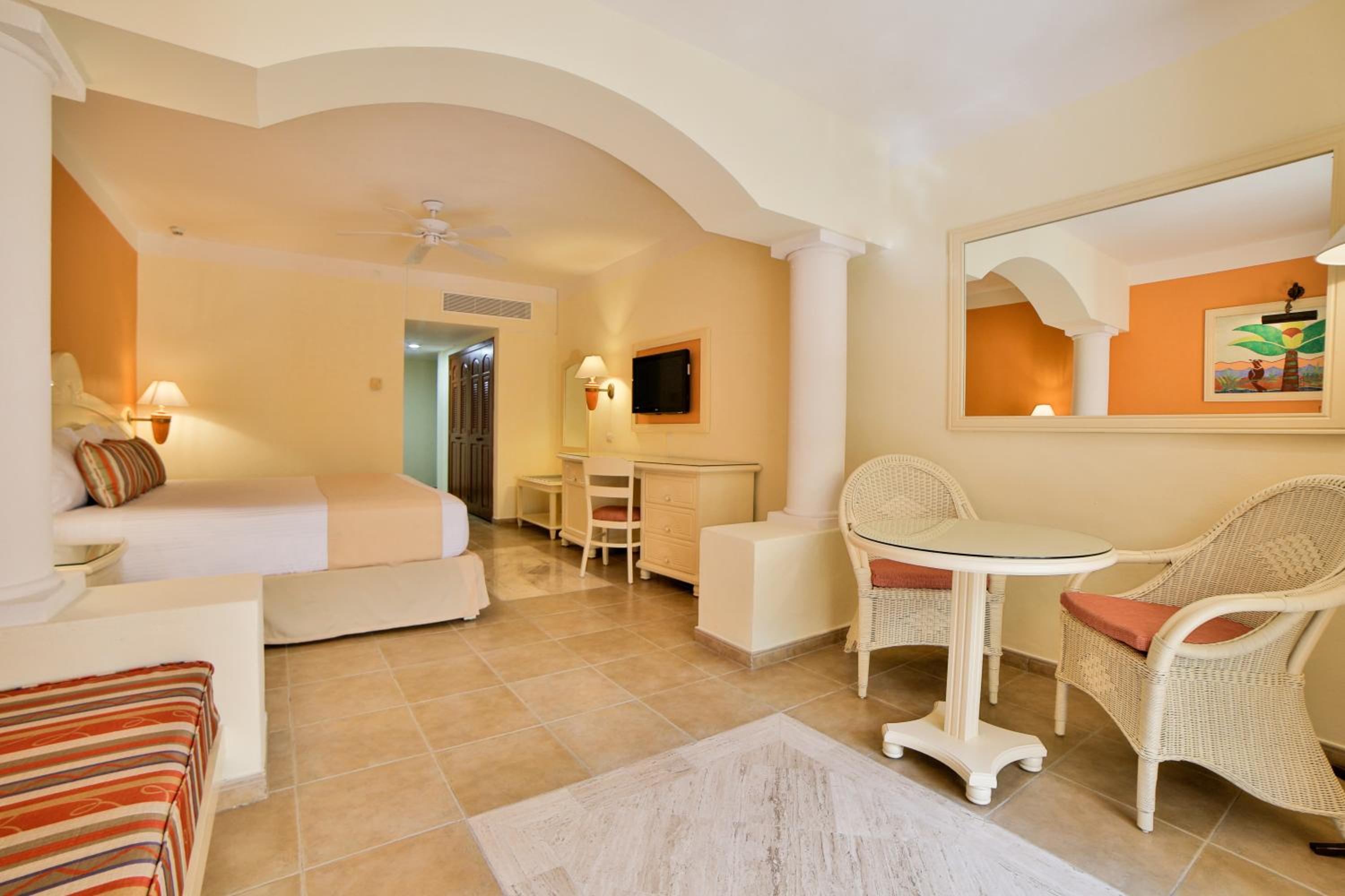Junior Suite Superior (3 Adults + 1 Child) - Photo 2