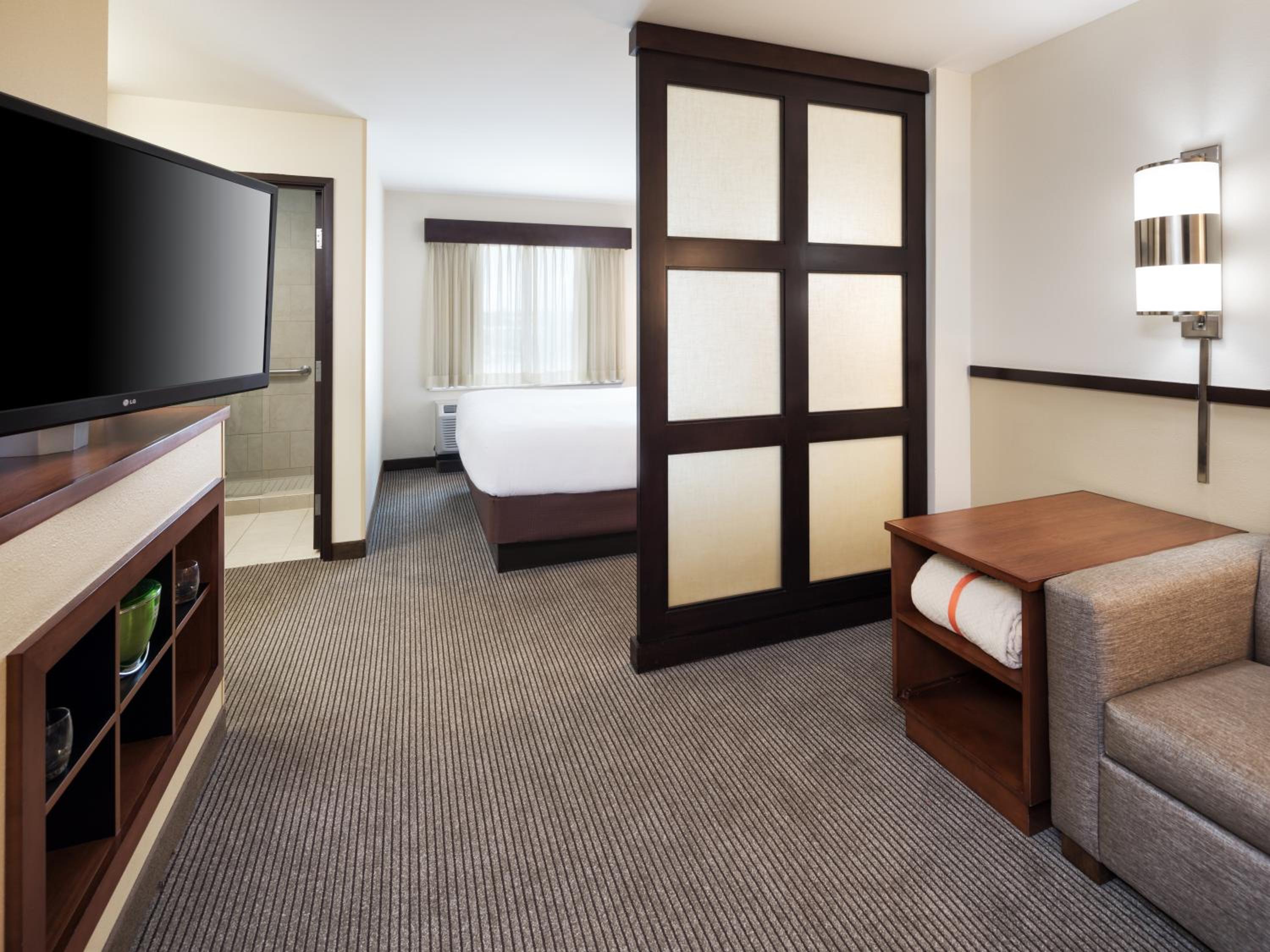 King Room with Sofa Bed - High Floor - Photo 8