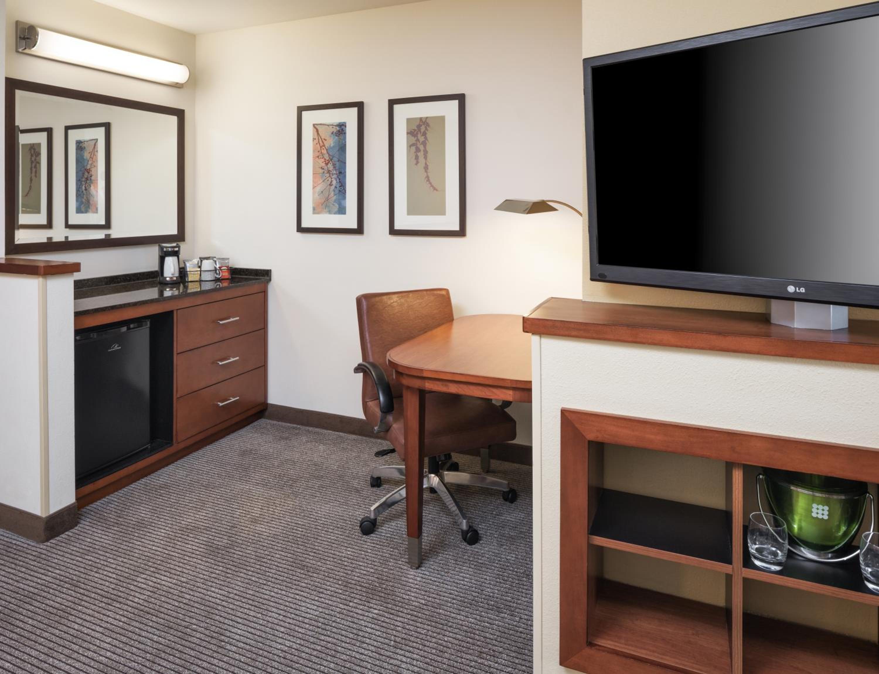 King Room with Sofa Bed - High Floor - Photo 6