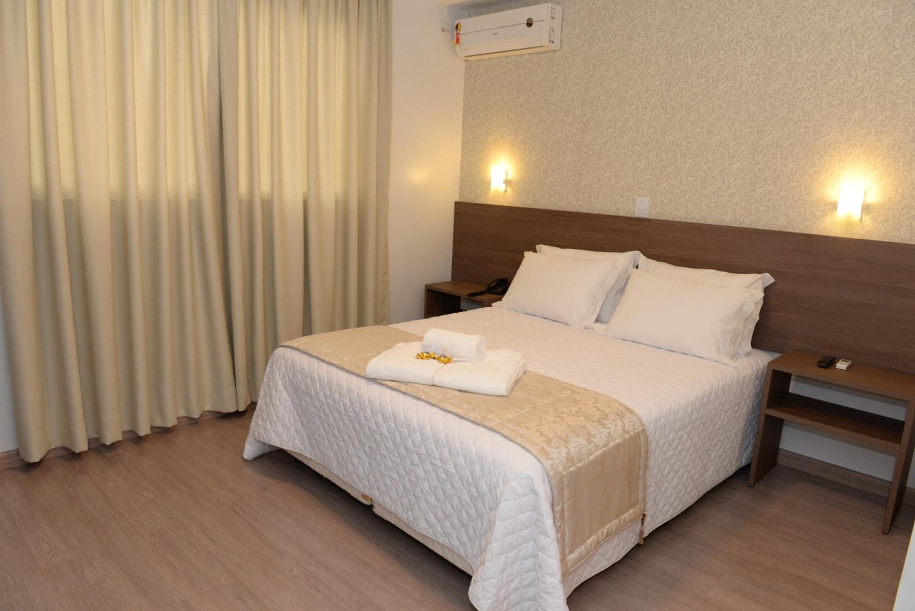 Deluxe Suite with Spa Bath photo 1