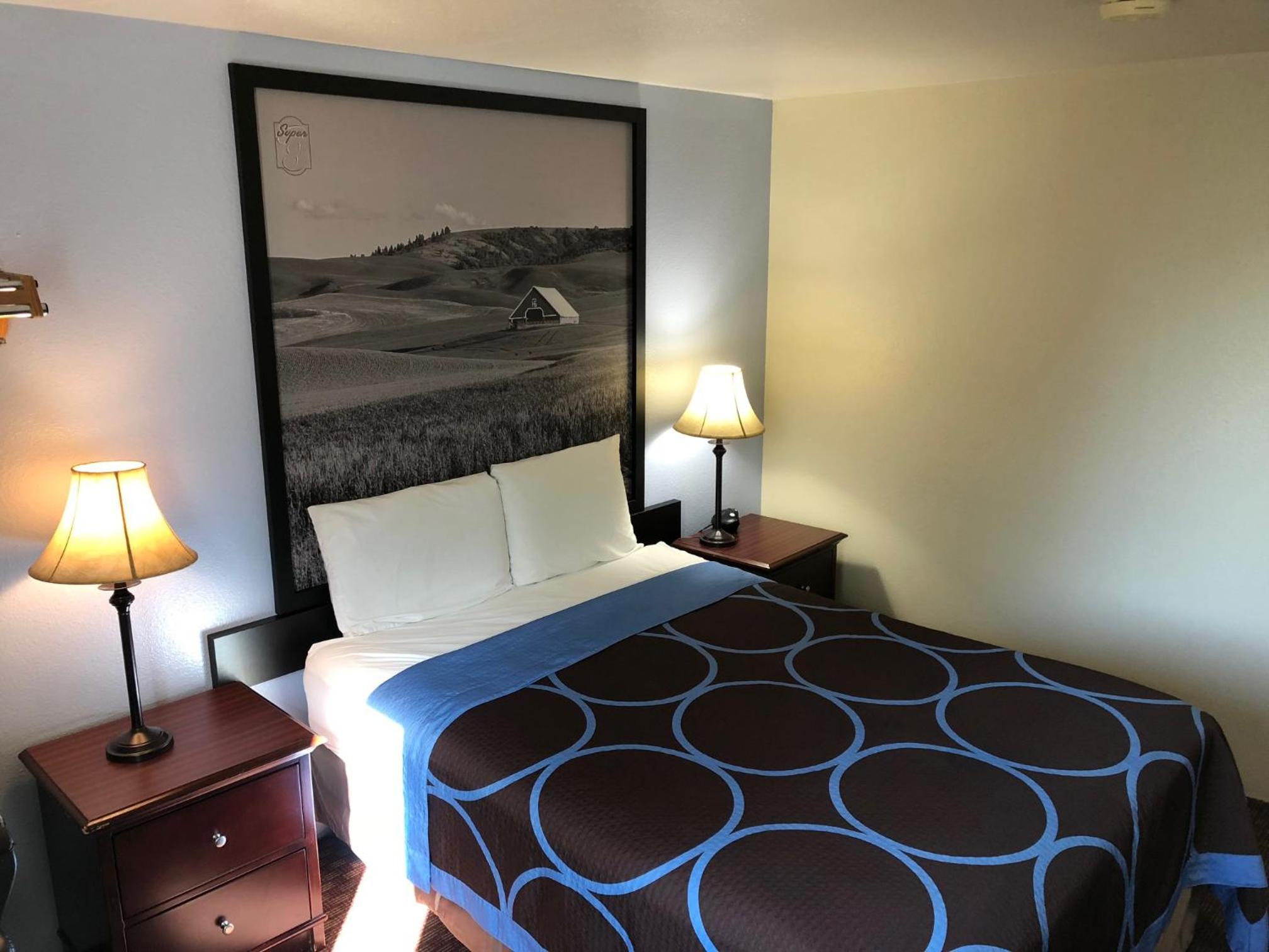 Queen Room - Non-Smoking