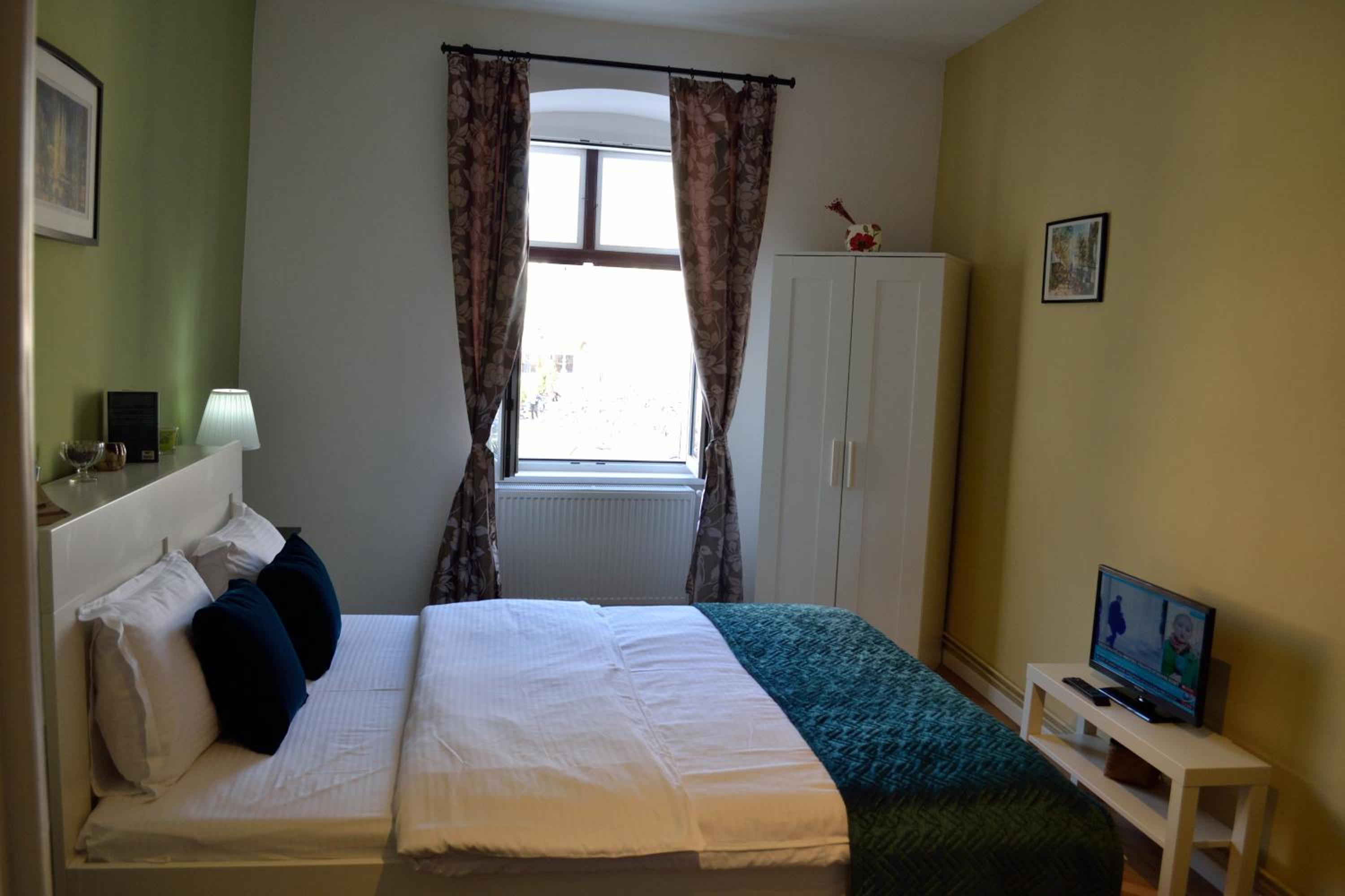 One-Bedroom Apartment with view towards Piaţa Sfatului photo 1