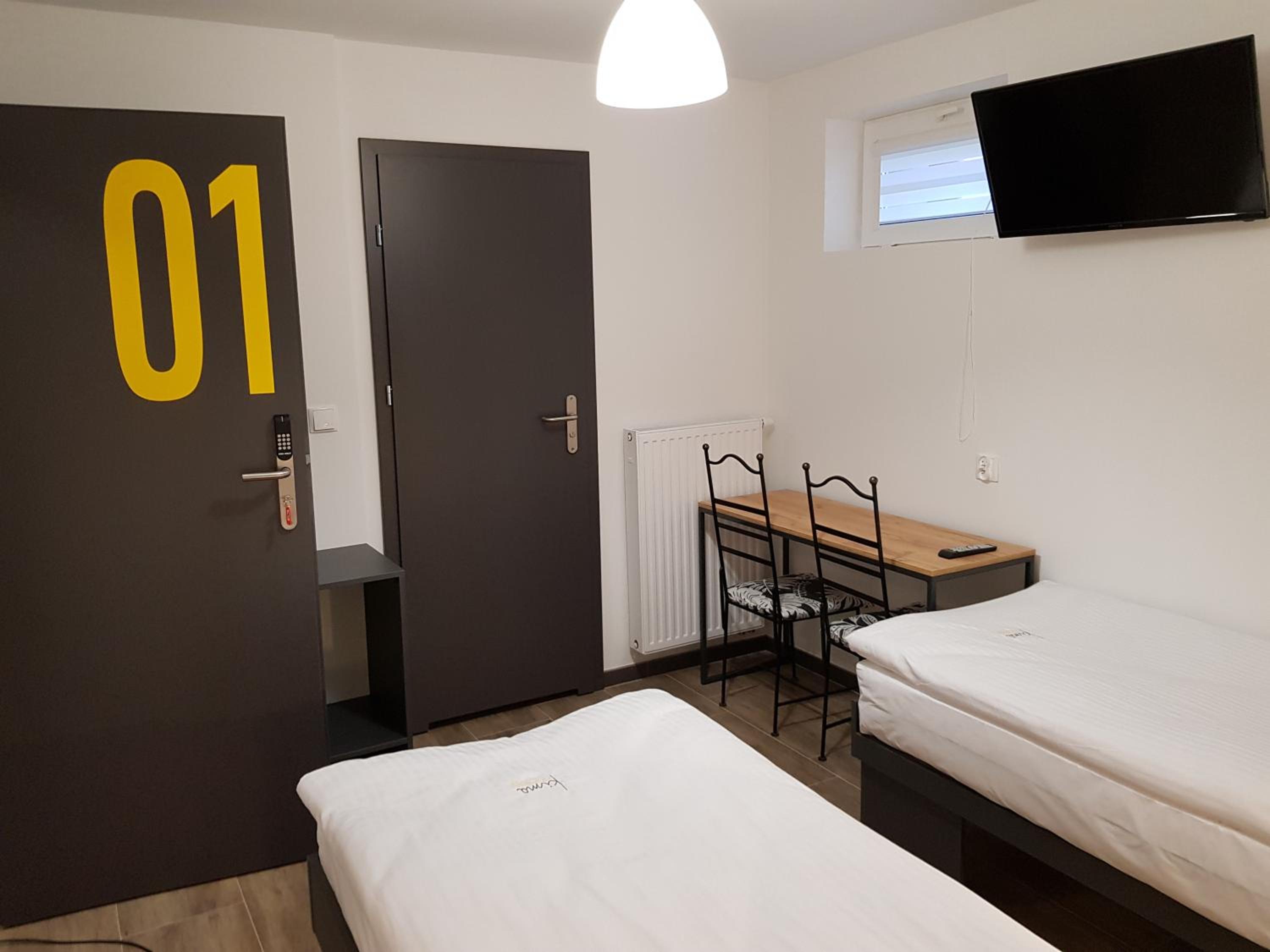 Twin Room with Private Bathroom photo 1