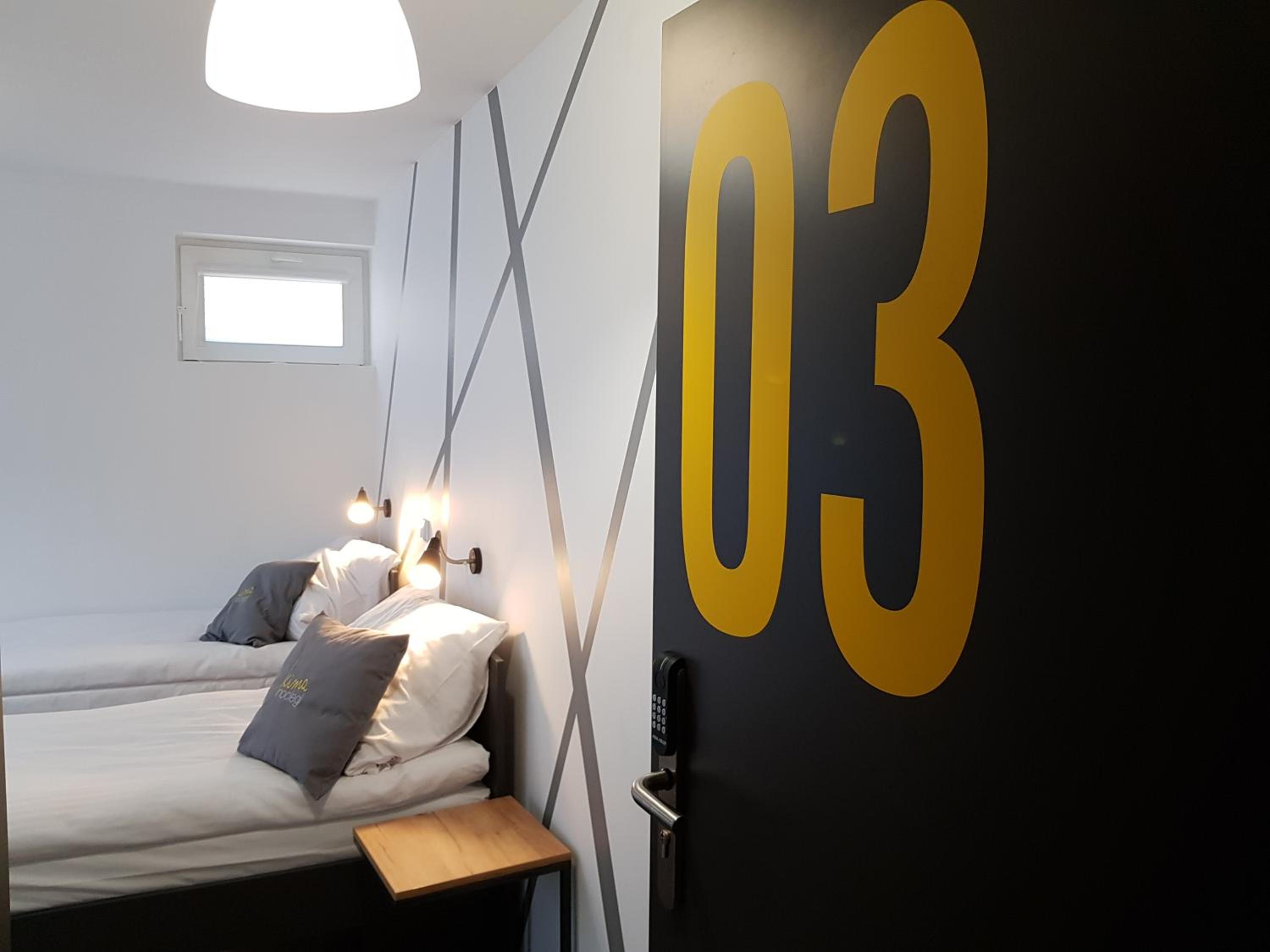 Twin Room with Private Bathroom photo 1