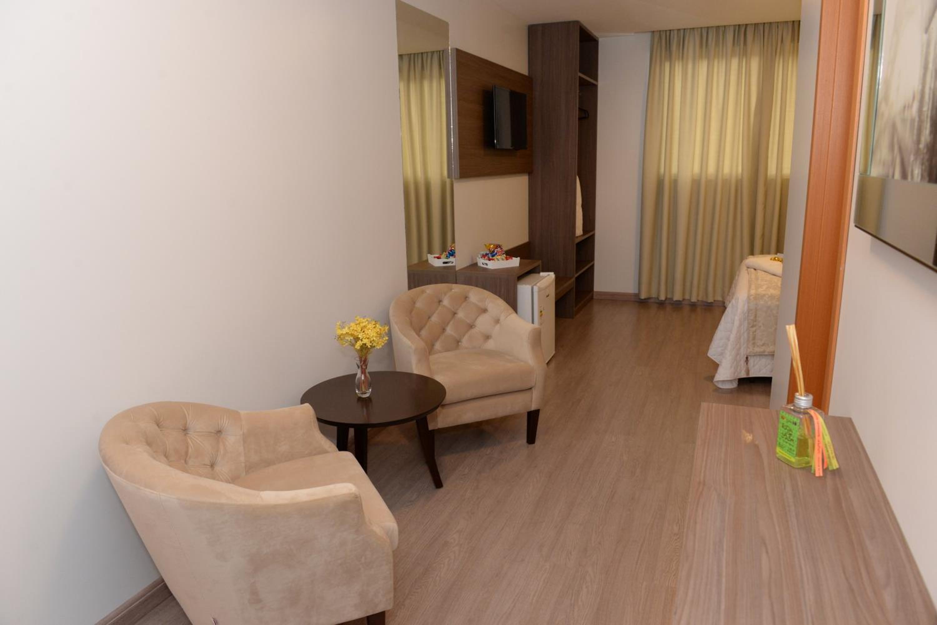 Deluxe Suite with Spa Bath photo 2