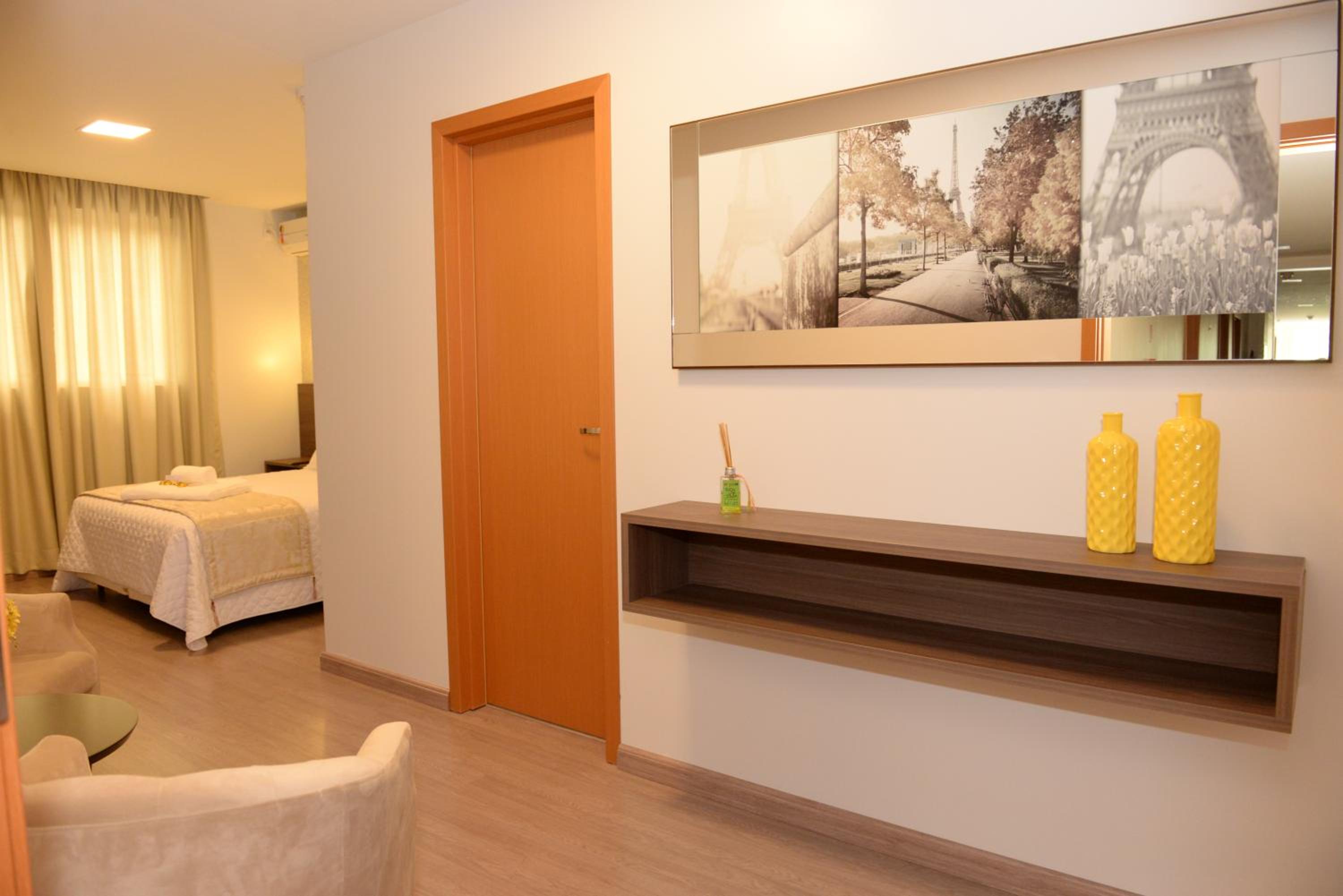 Deluxe Suite with Spa Bath photo 3
