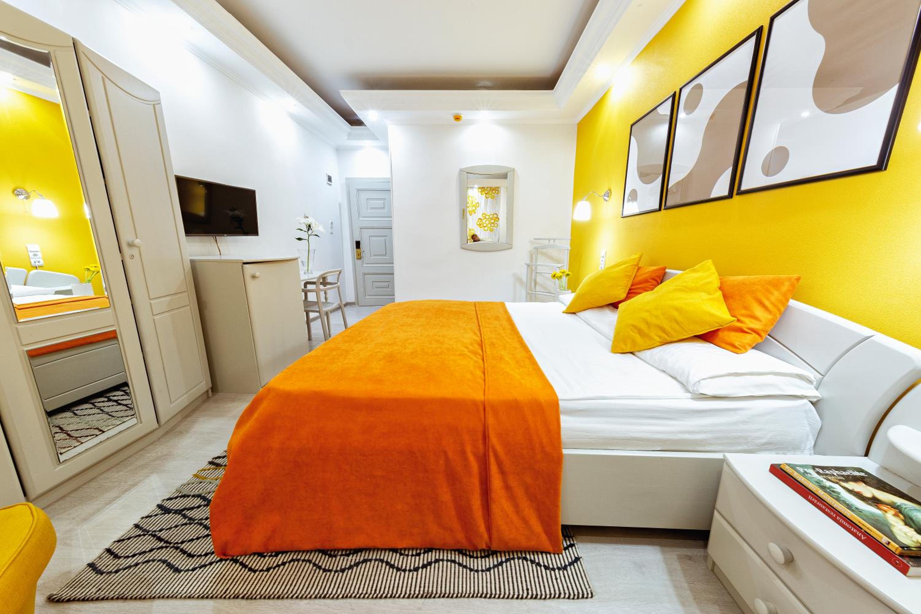 Standard Double Room - Photo 2
