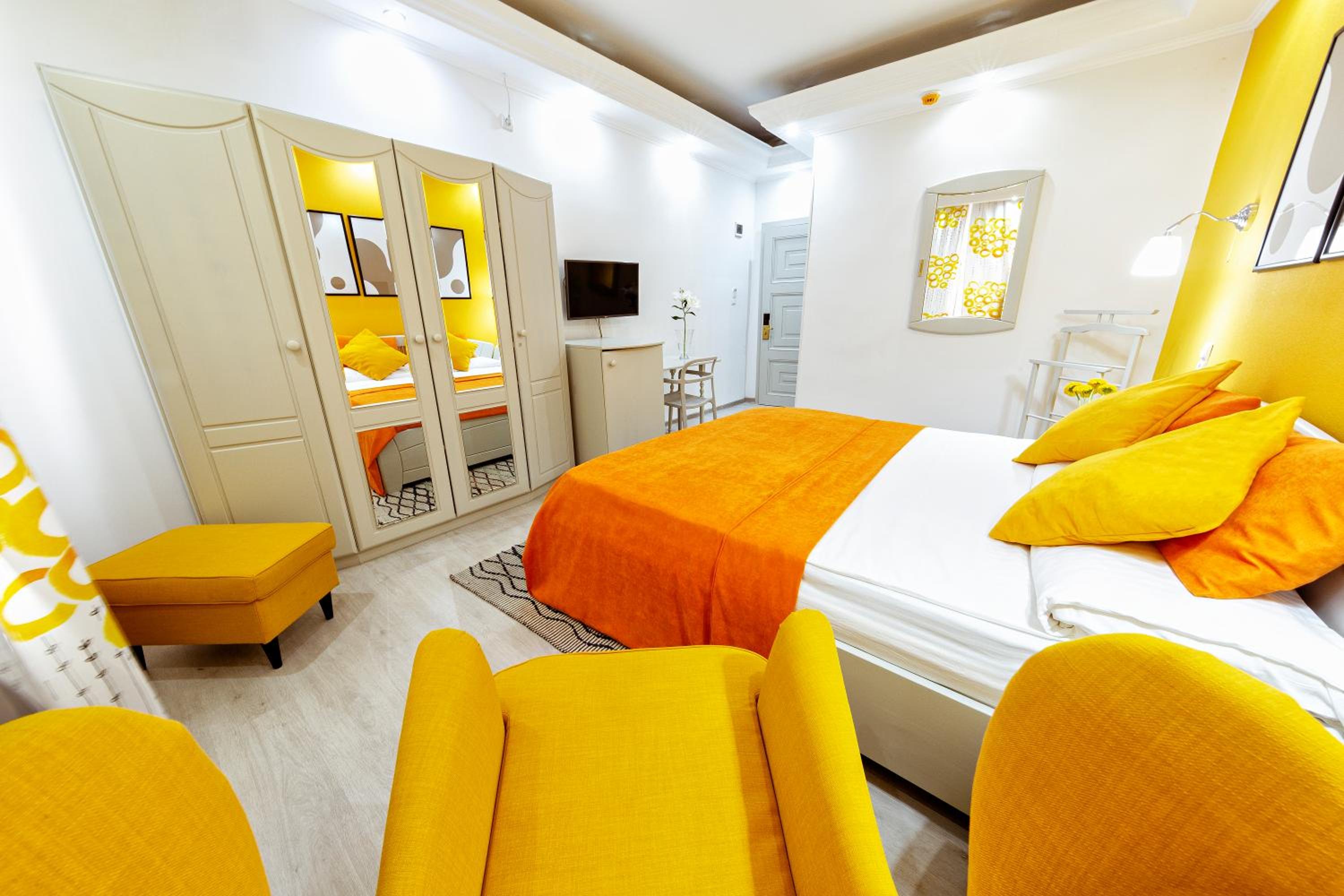 Standard Double Room - Photo 16