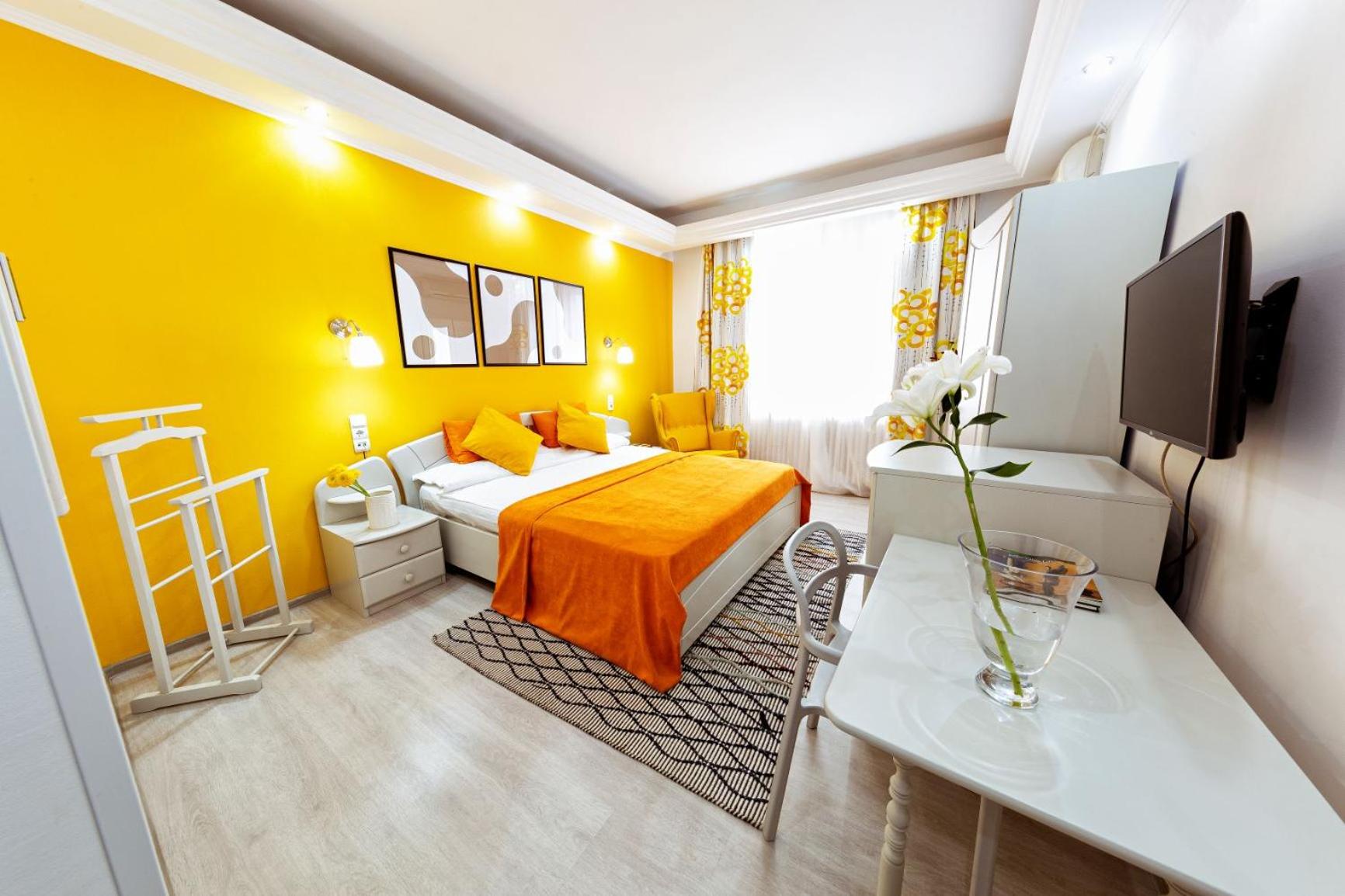 Standard Double Room - Photo 11