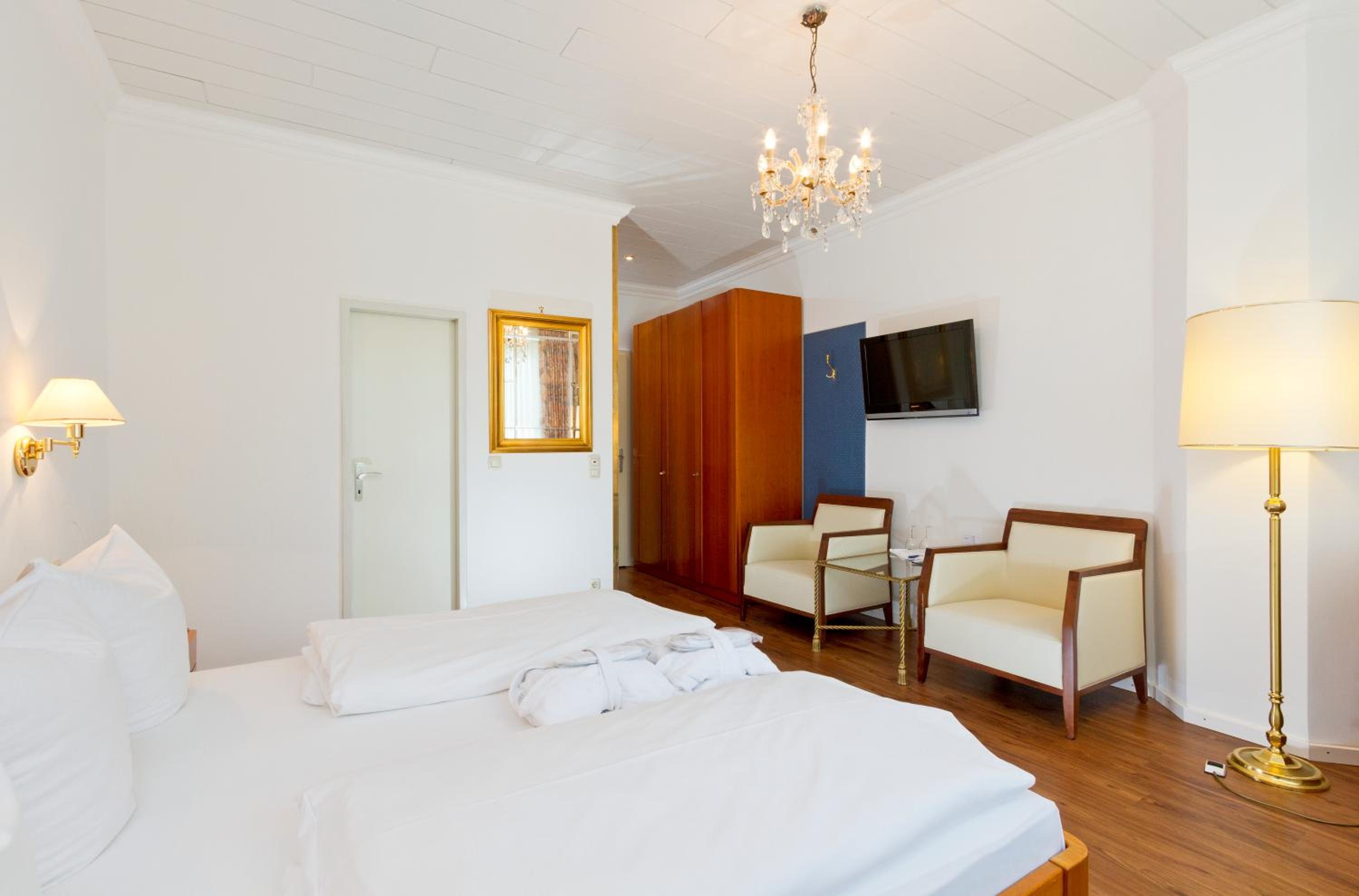 Standard King Room - Photo 3