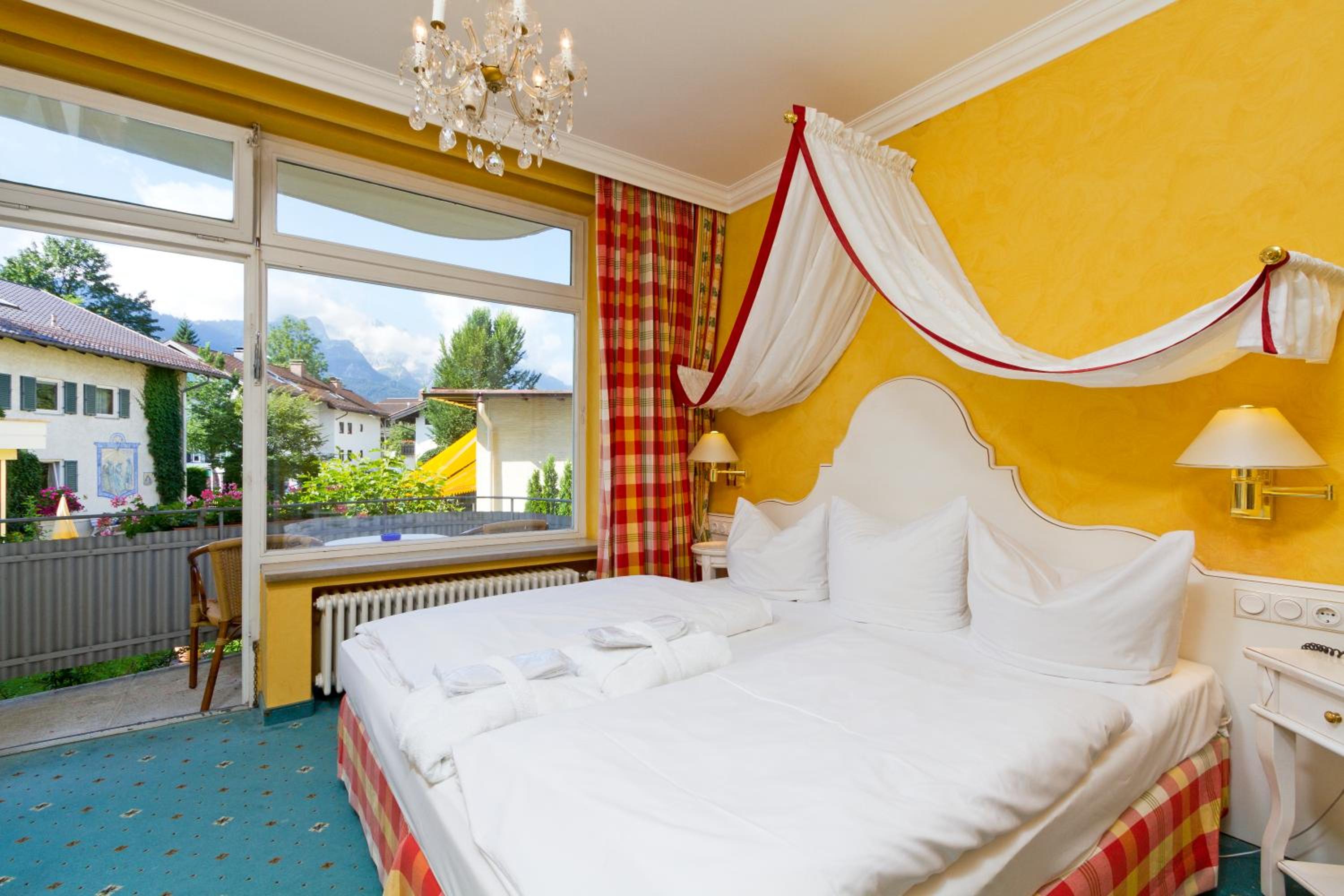 Superior Double Room with Mountain View - Photo 3
