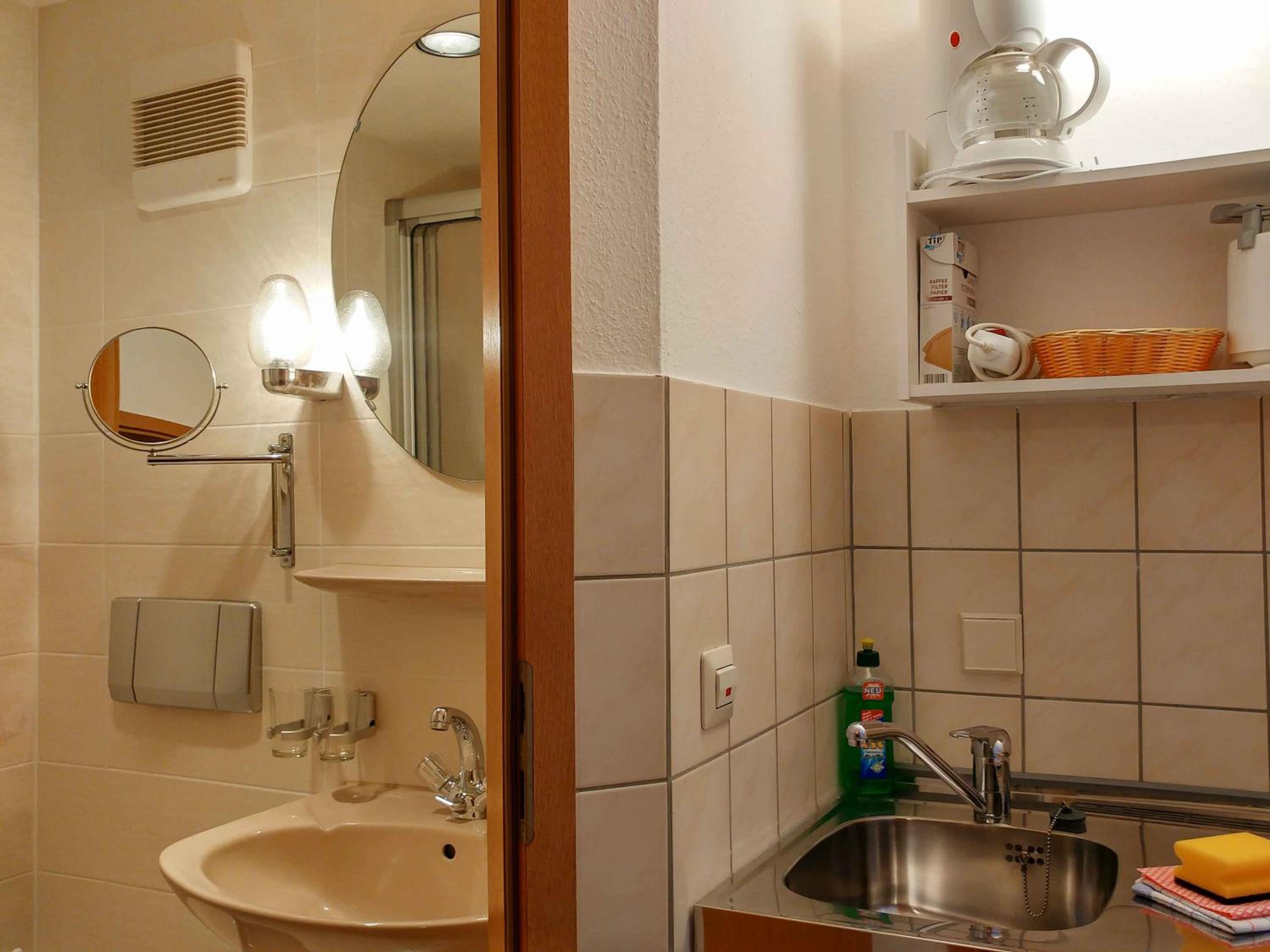 Apartment With Shower photo 2