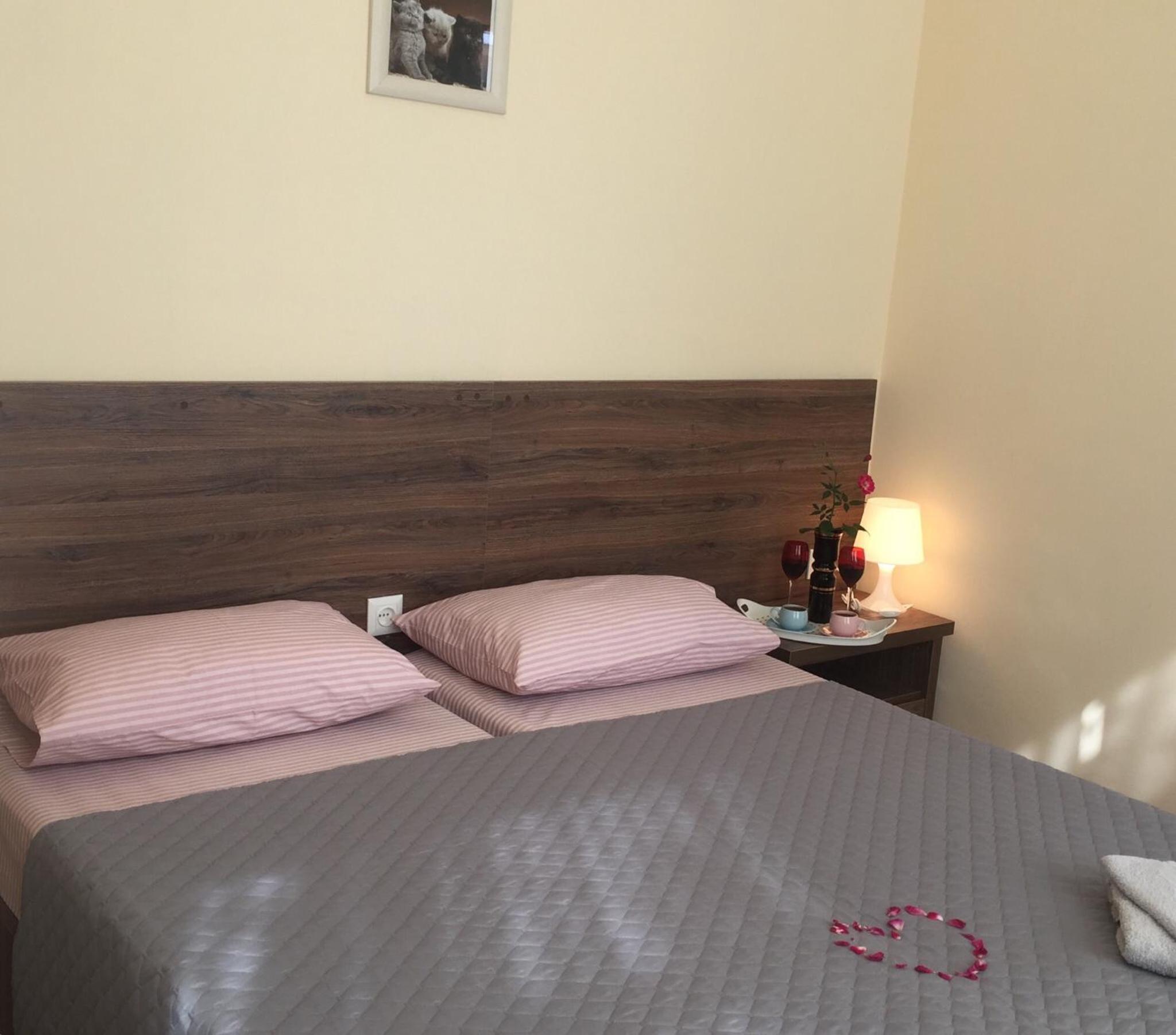 Double or Twin Room with Private Bathroom photo 2