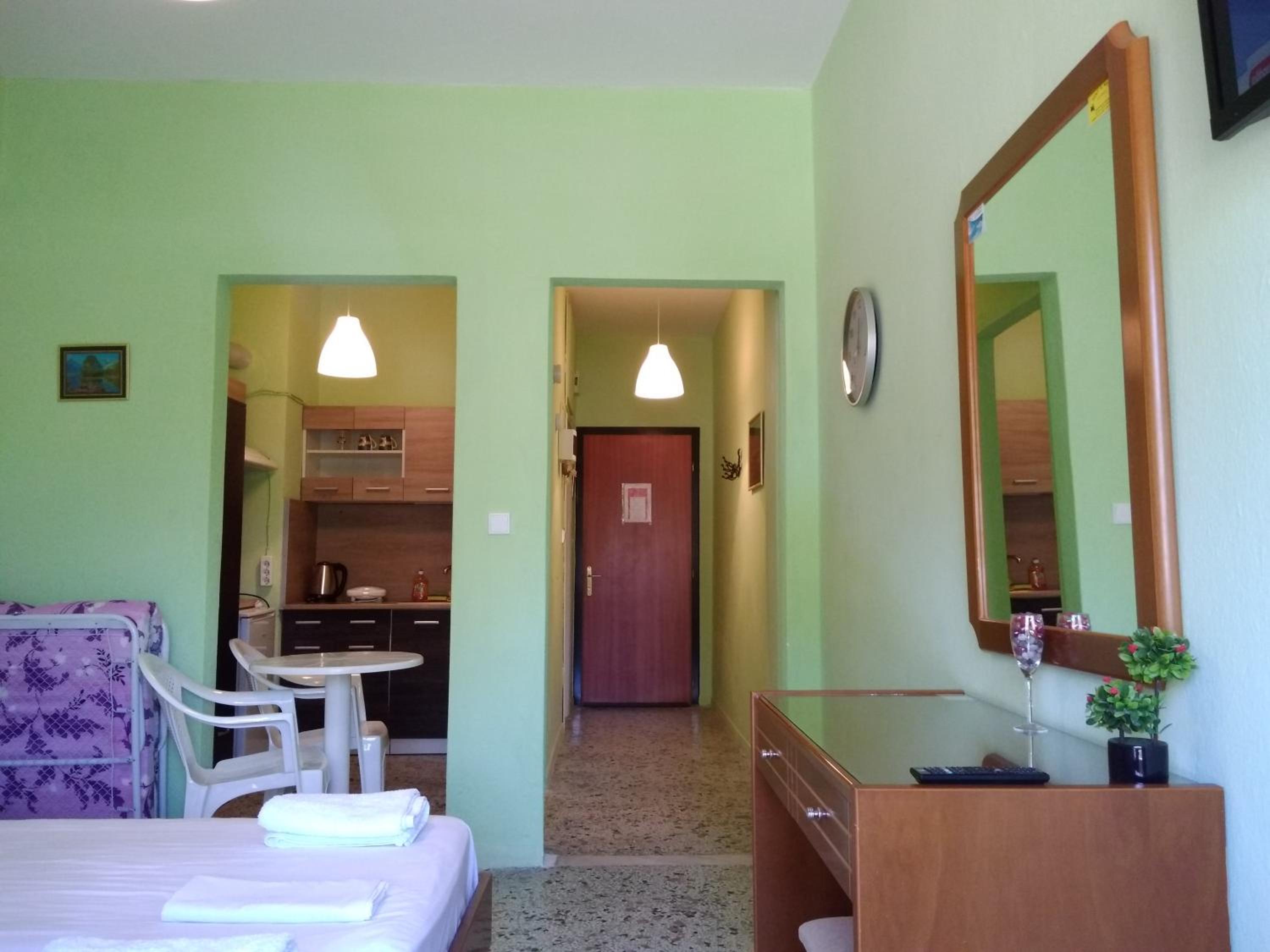 Apartment with Balcony - Photo 8
