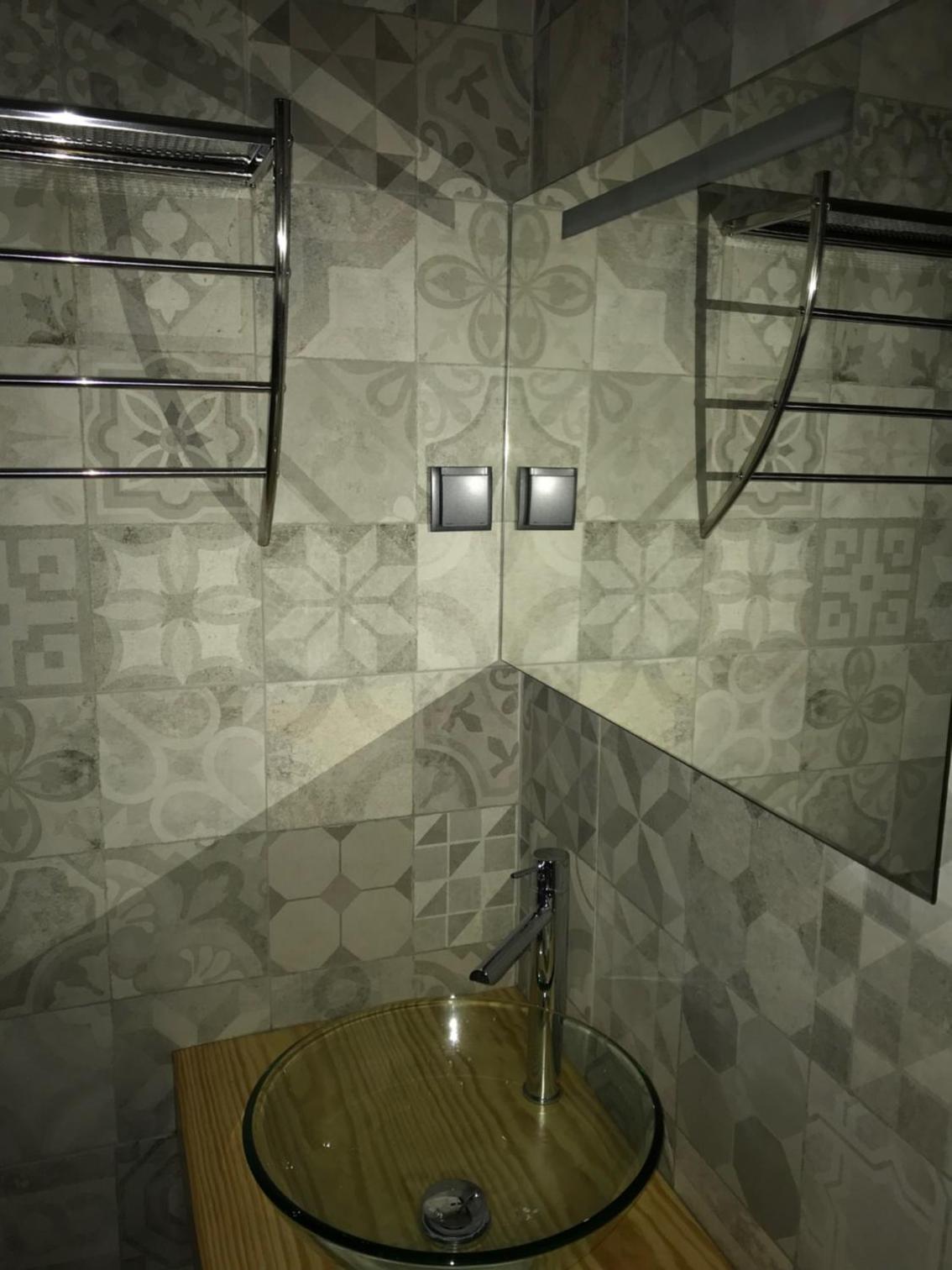 Double or Twin Room with Shower - Photo 5