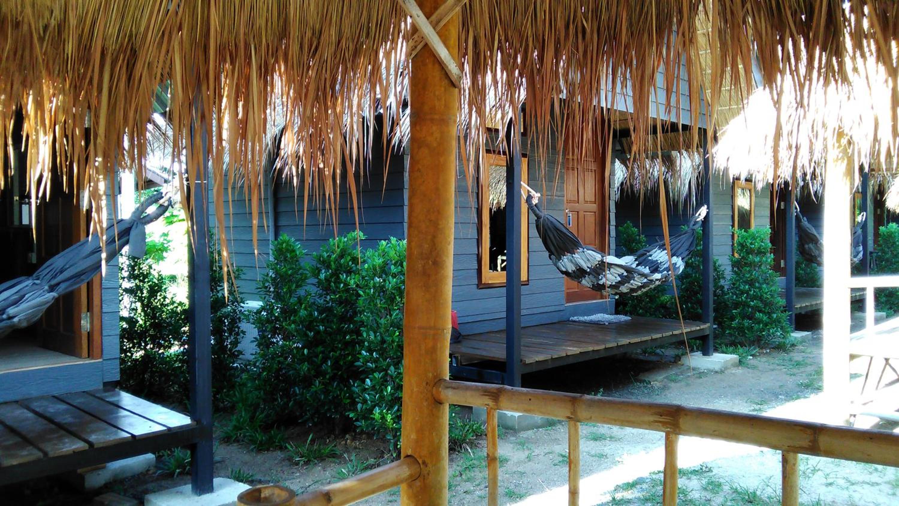 Budget Bungalow - Photo 2