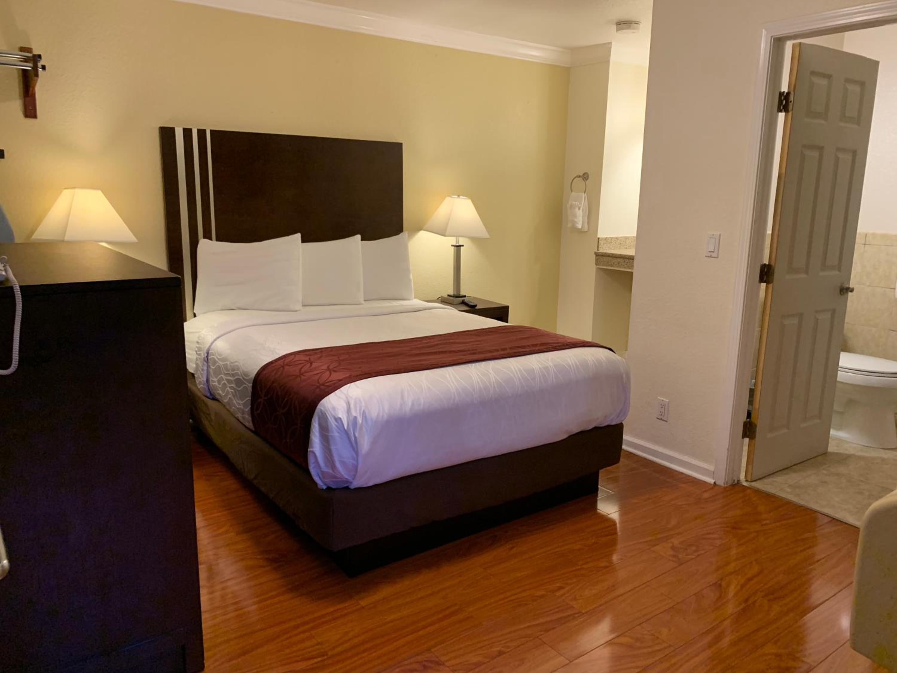 Queen Room - Photo 1
