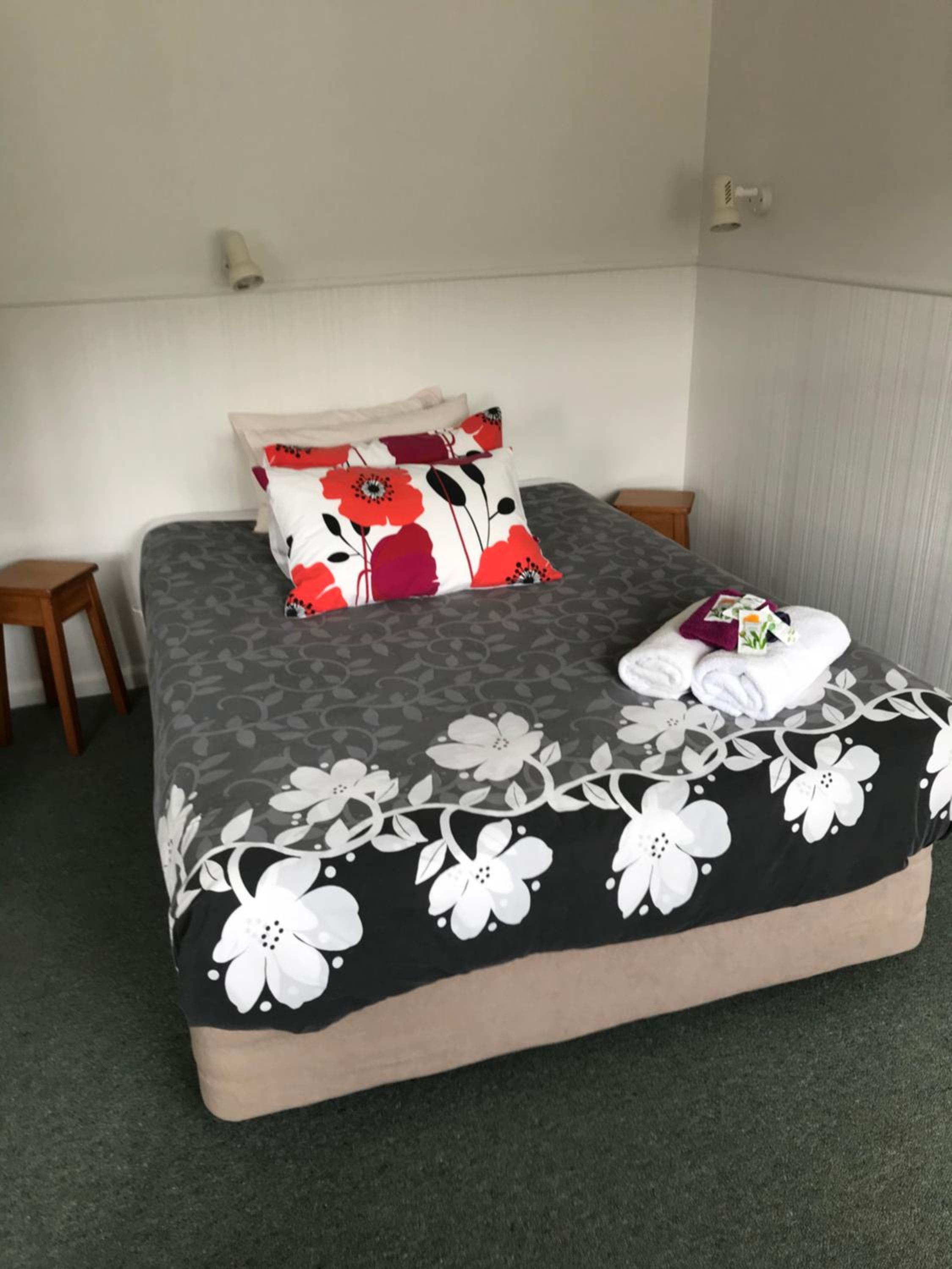 Double or Twin Room with Shared Bathroom photo 2