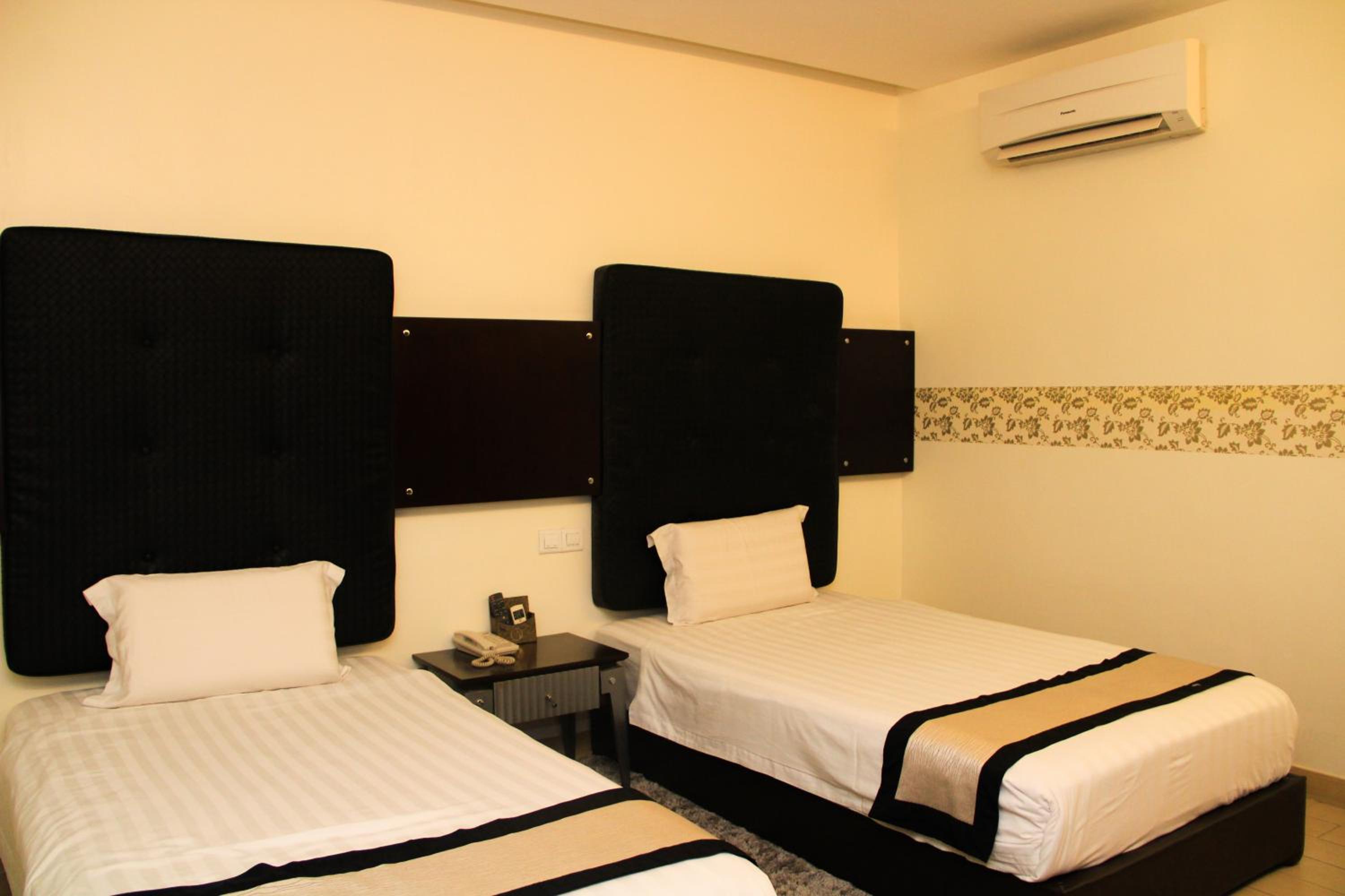 Superior Twin Room ( No Window ) photo 2