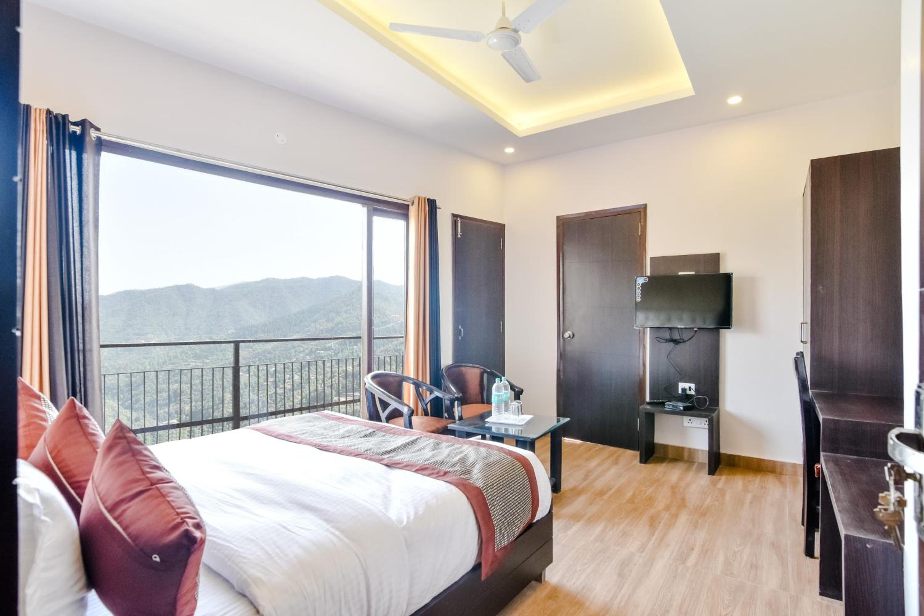 Deluxe Room - Photo 6