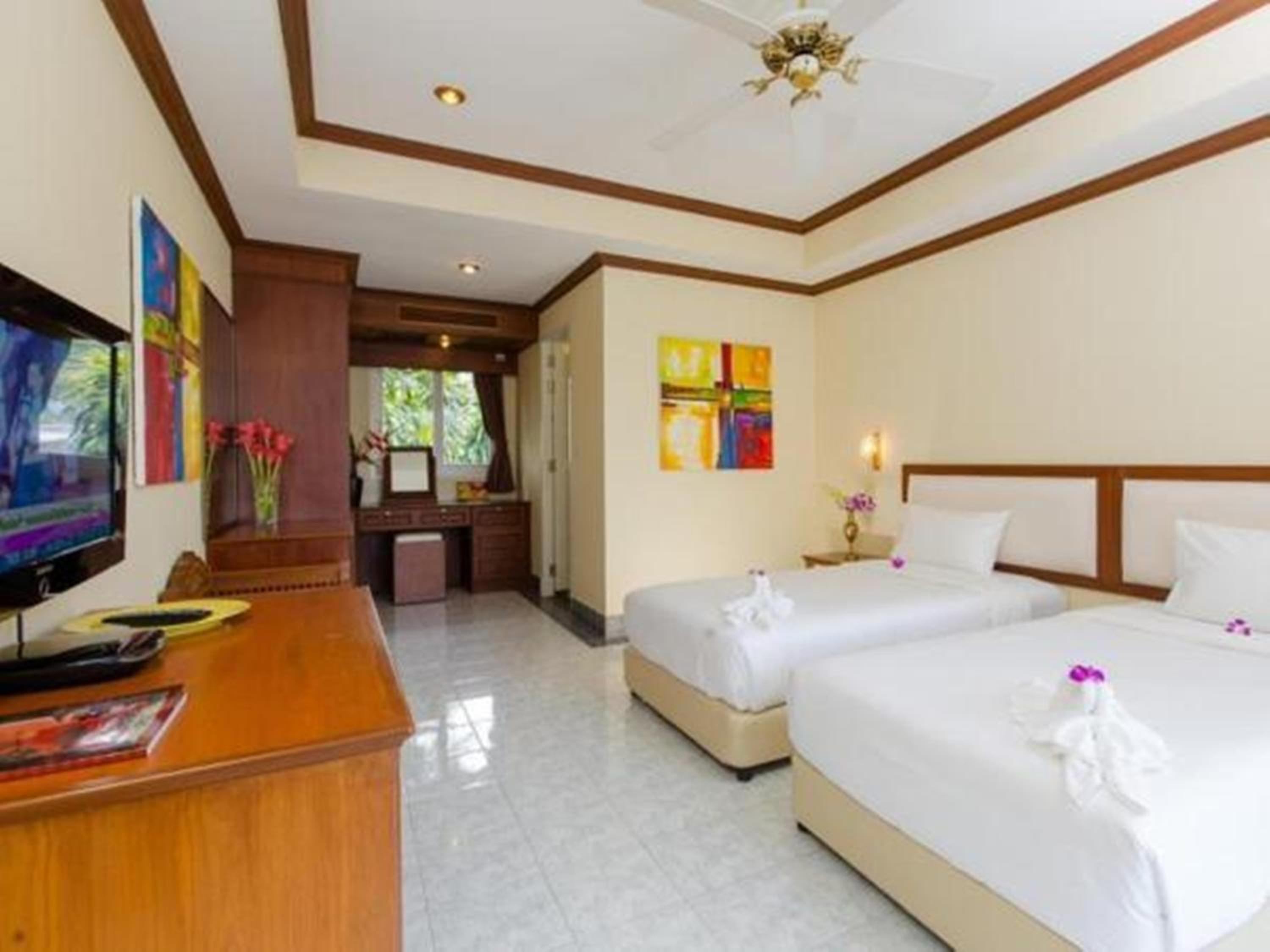 Deluxe Room with Lake View photo 3