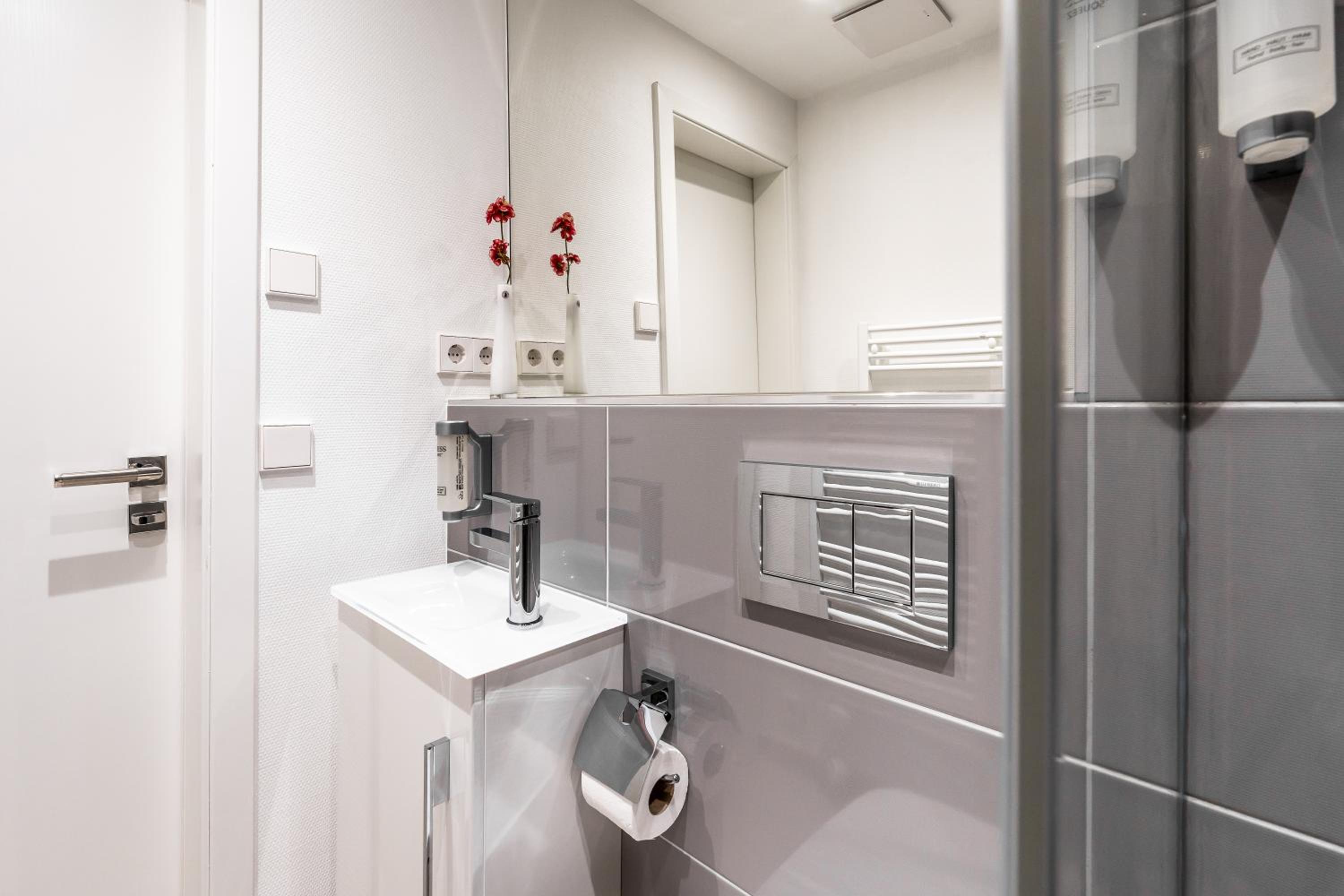 Three-Bedroom Apartment - Photo 4