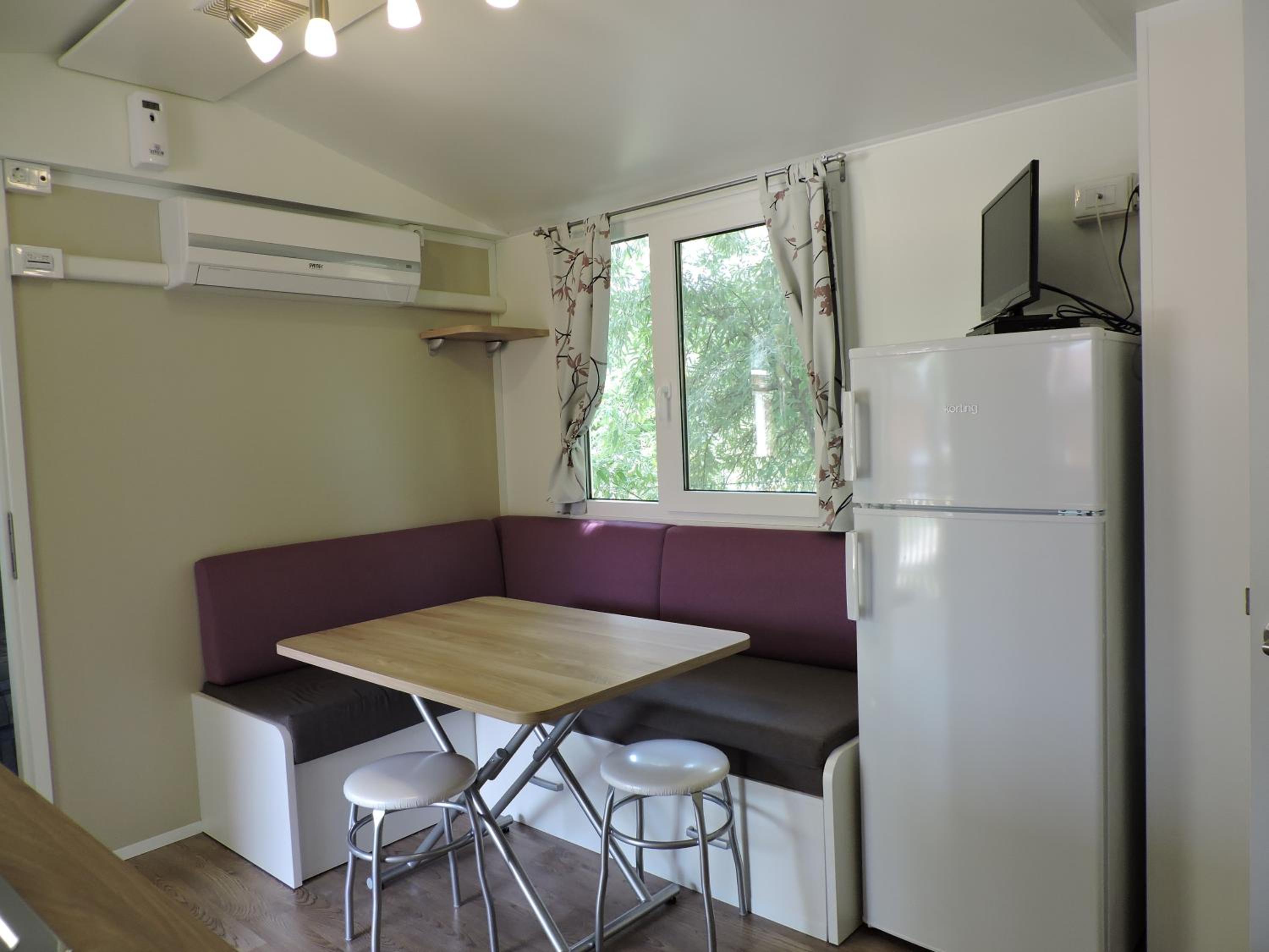 Mobile Home photo 2