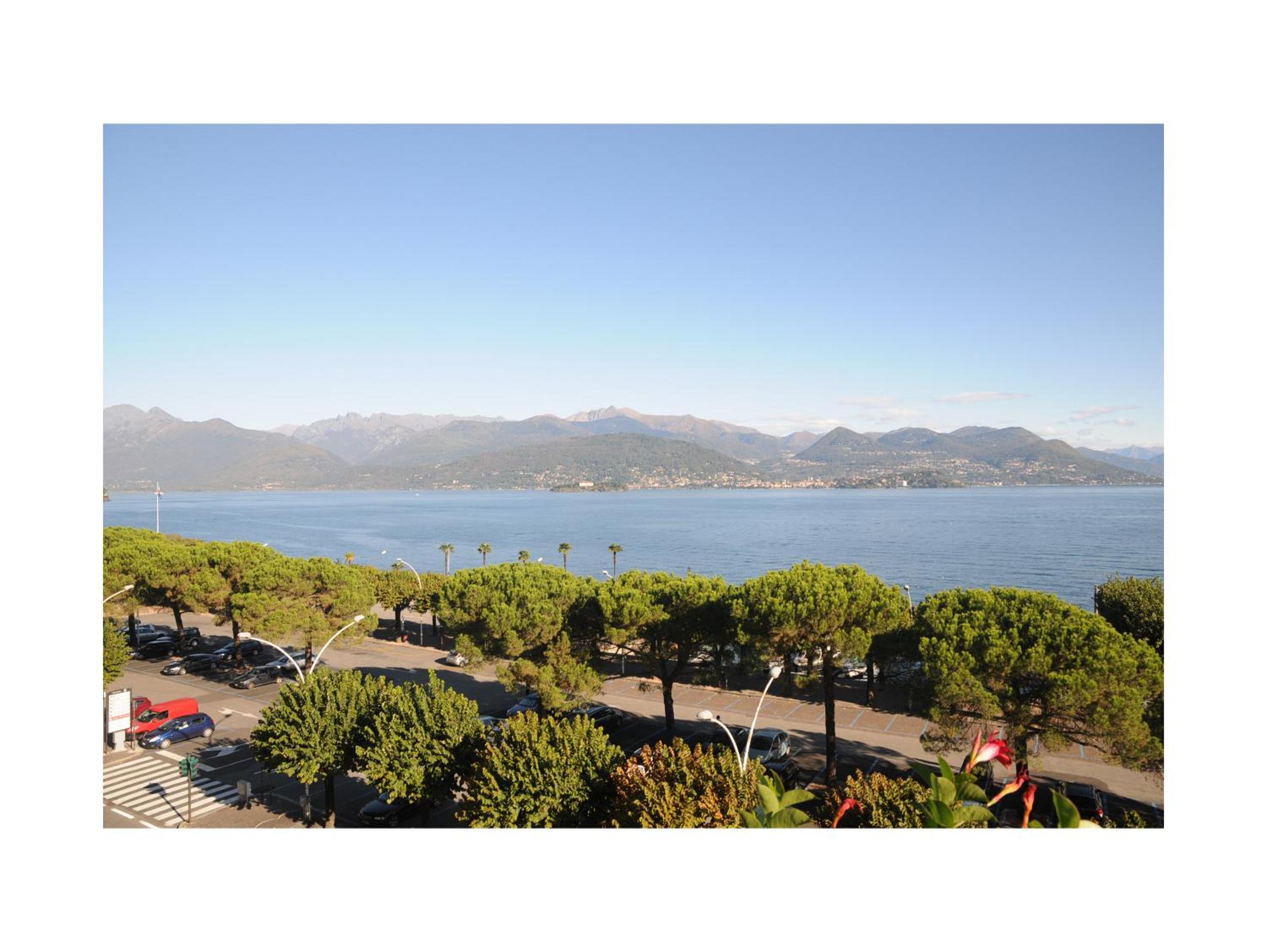 Double or Twin Room with Lake View photo 3