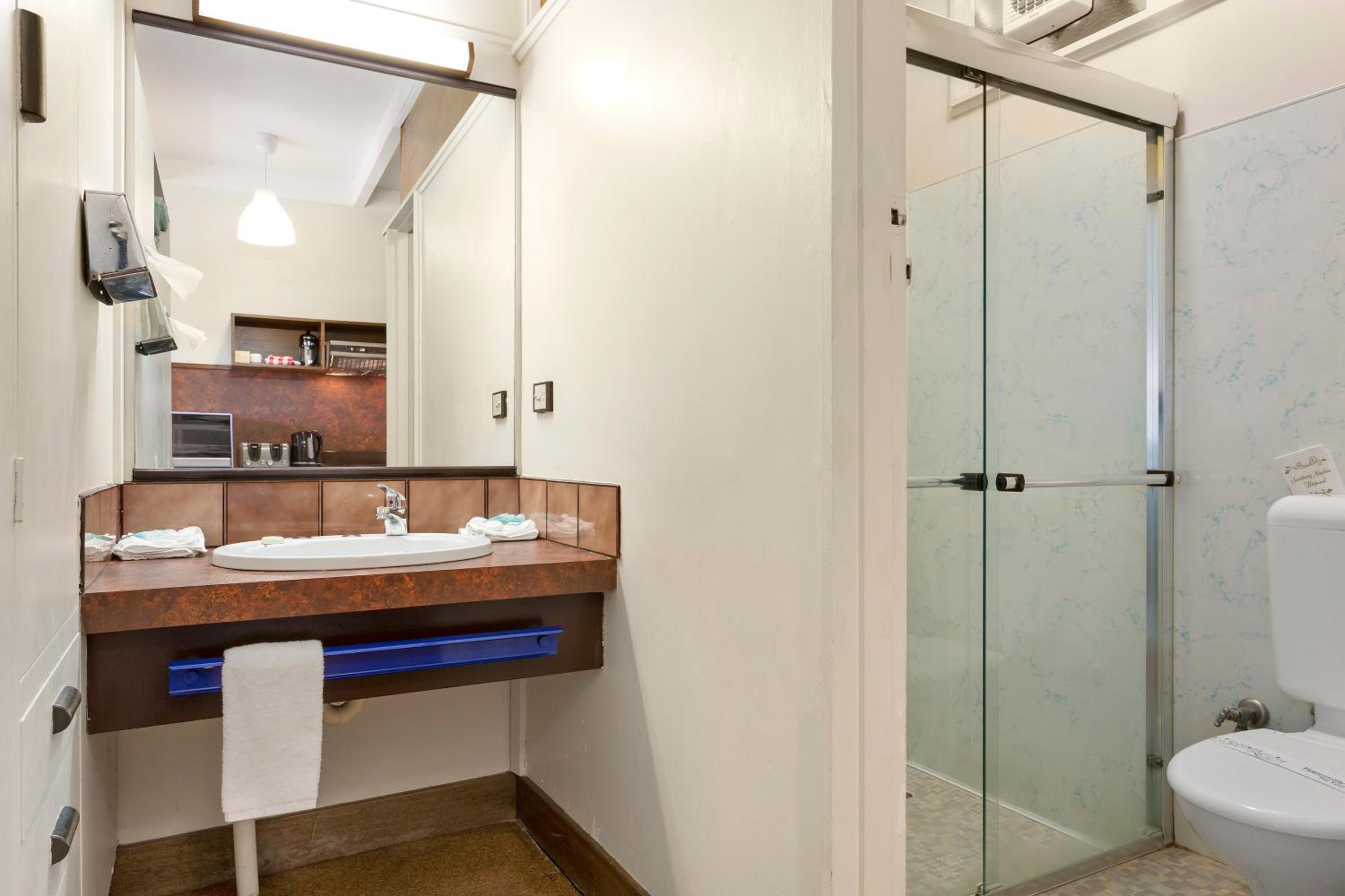 Three-Bedroom Apartment - Photo 2