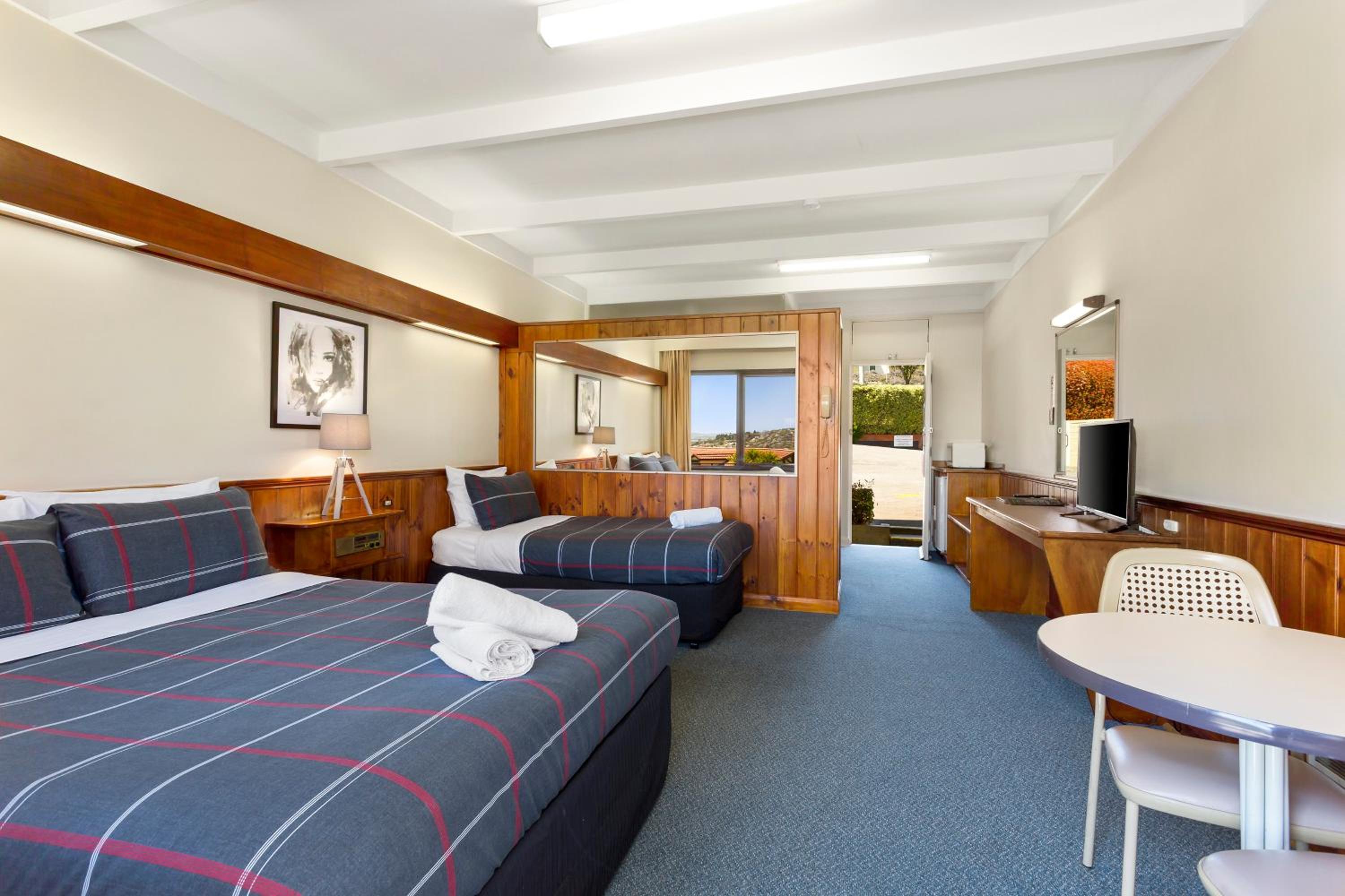 Motel Room - Photo 1