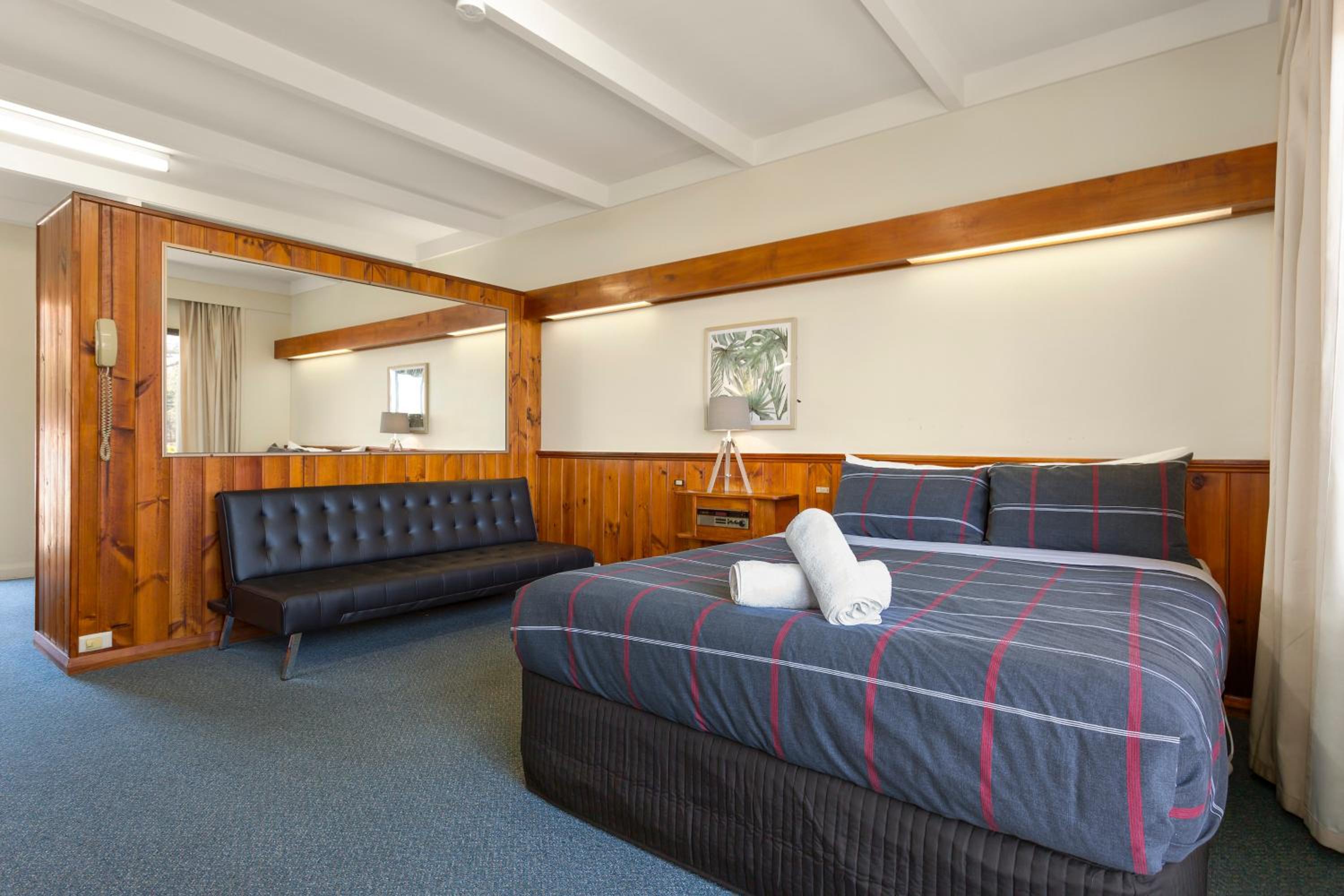 Motel Room - Photo 3