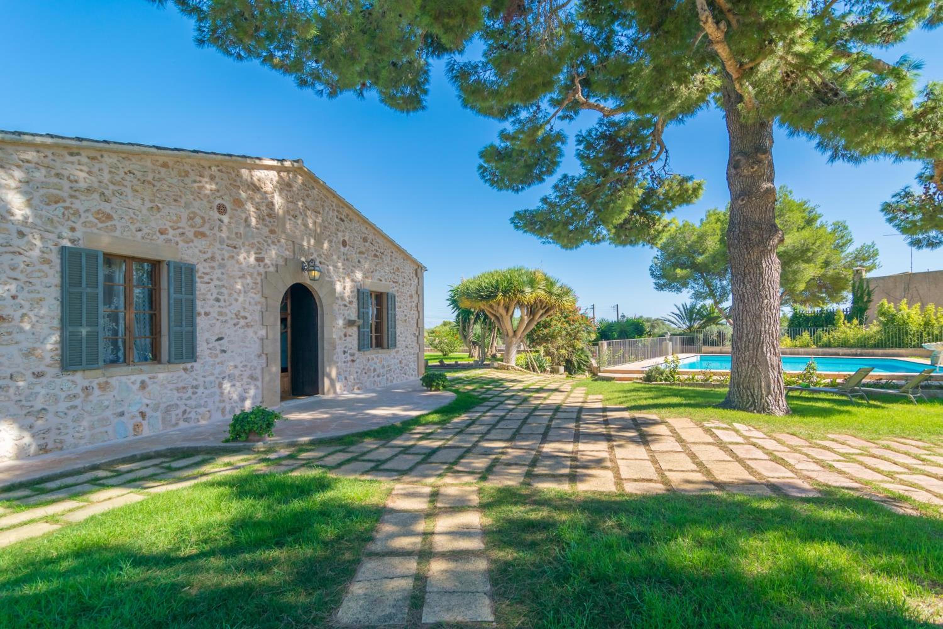 Five-Bedroom Villa photo 1