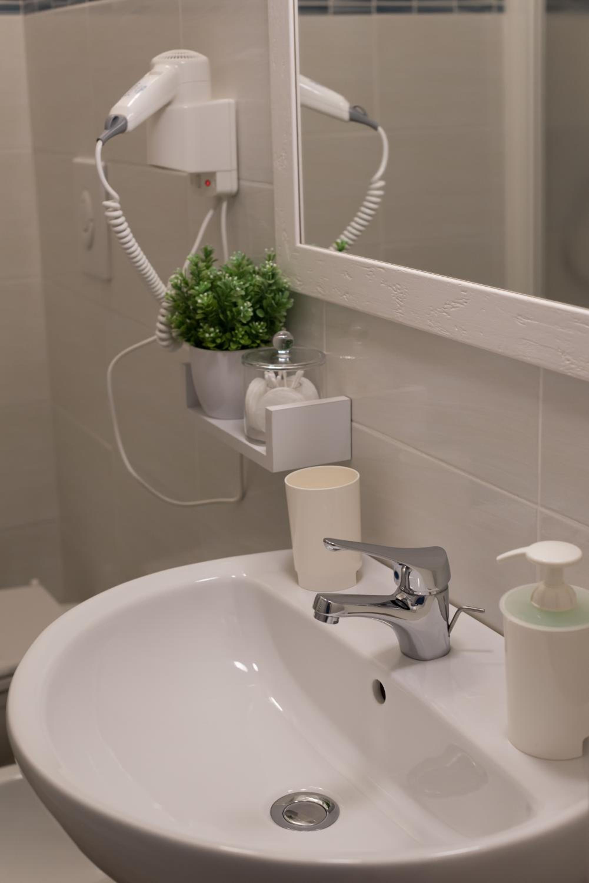 Studio Apartment photo 3